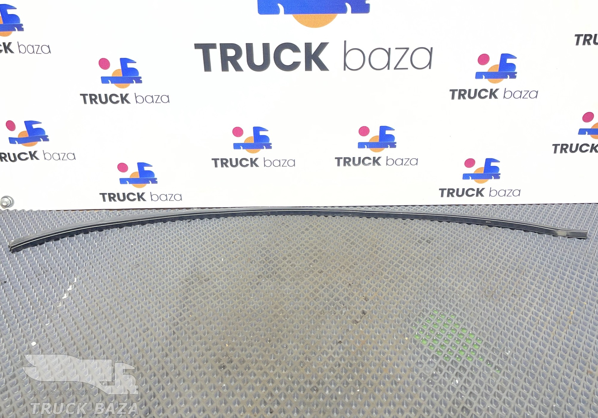 Уплотнитель стекла двери для КАМАЗ 5490 (с 2013)