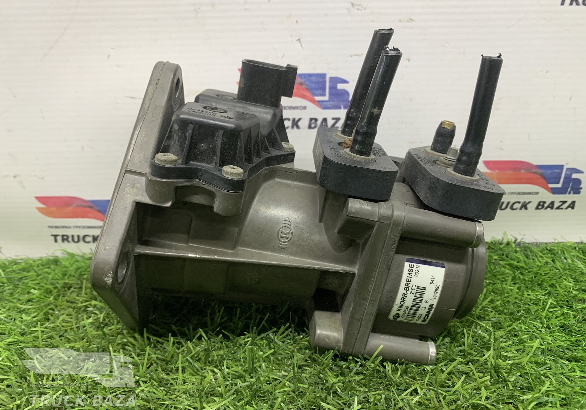 1942899 Кран тормозной главный