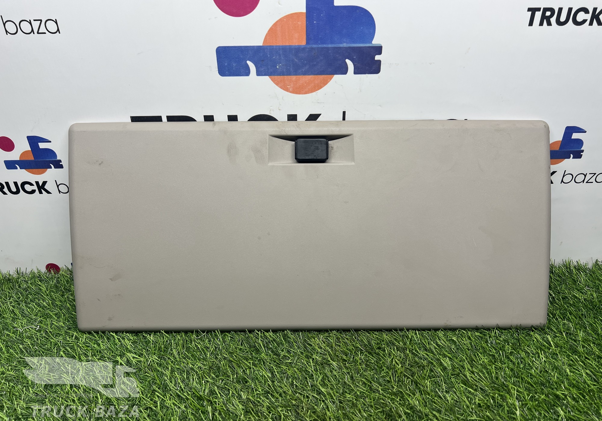 1868934 Крышка бардачка