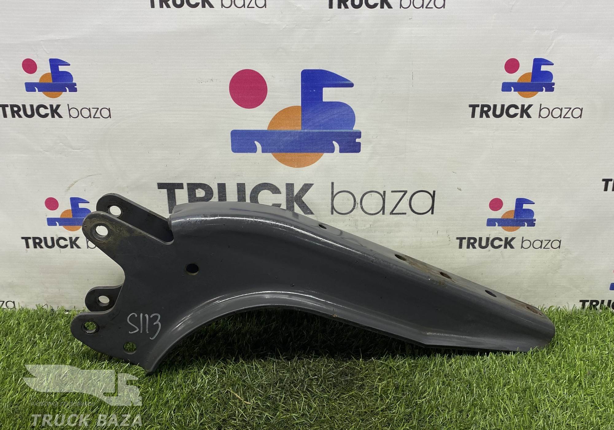 1490909 Кронштейн замка кабины левый