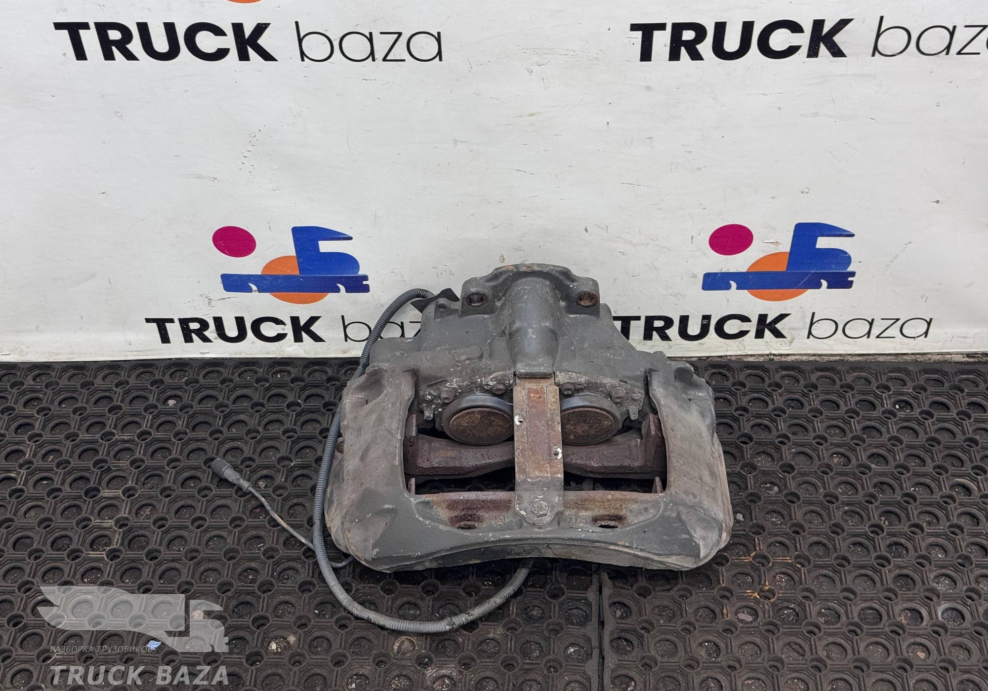 2541985 Суппорт правый RH