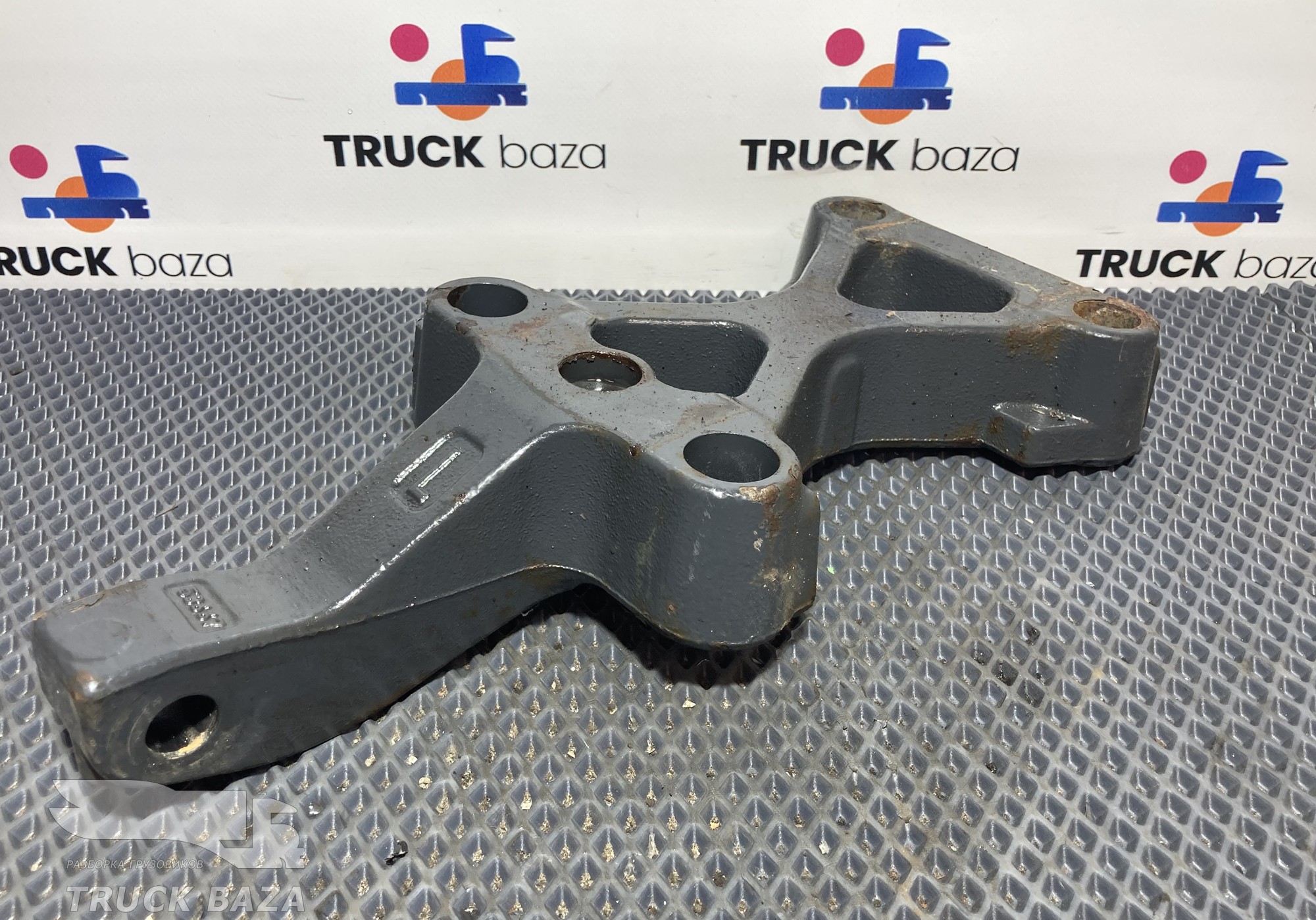 1769881 Кронштейн заднего амортизатора левый