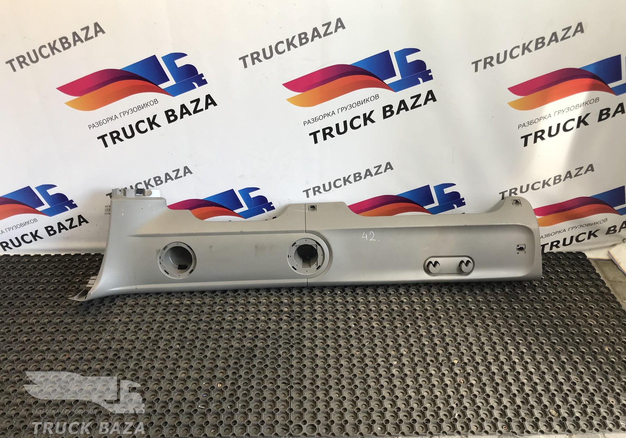 1652648 Накладка панели приборов правая для Daf