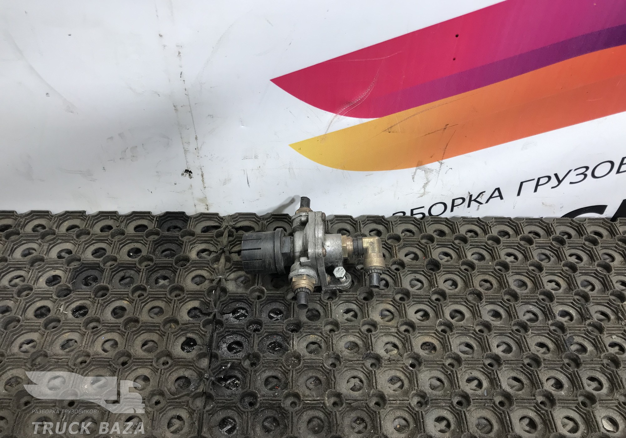 1422152 Клапан ускорительный для Scania