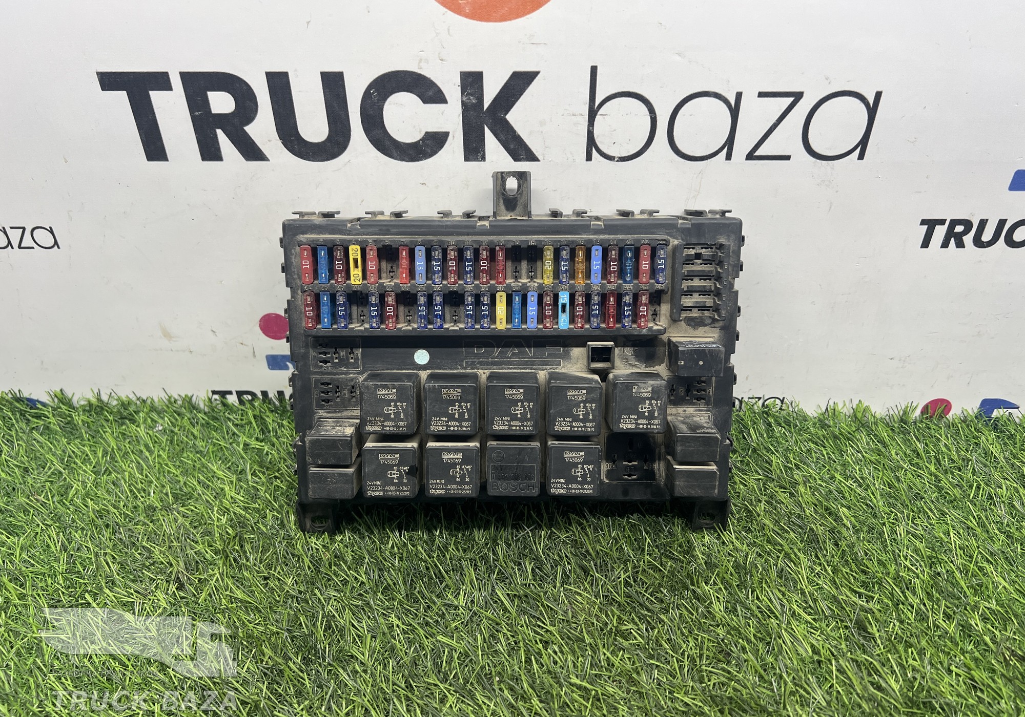 1746420 Блок предохранителей