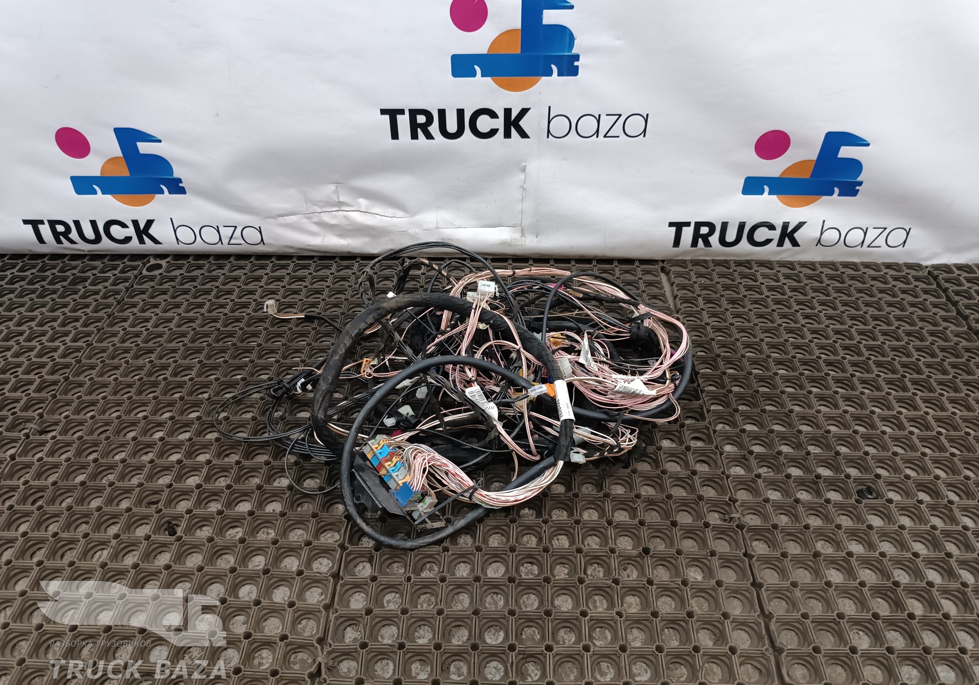 81254586186 Проводка кабины для Man TGX II (с 2012)