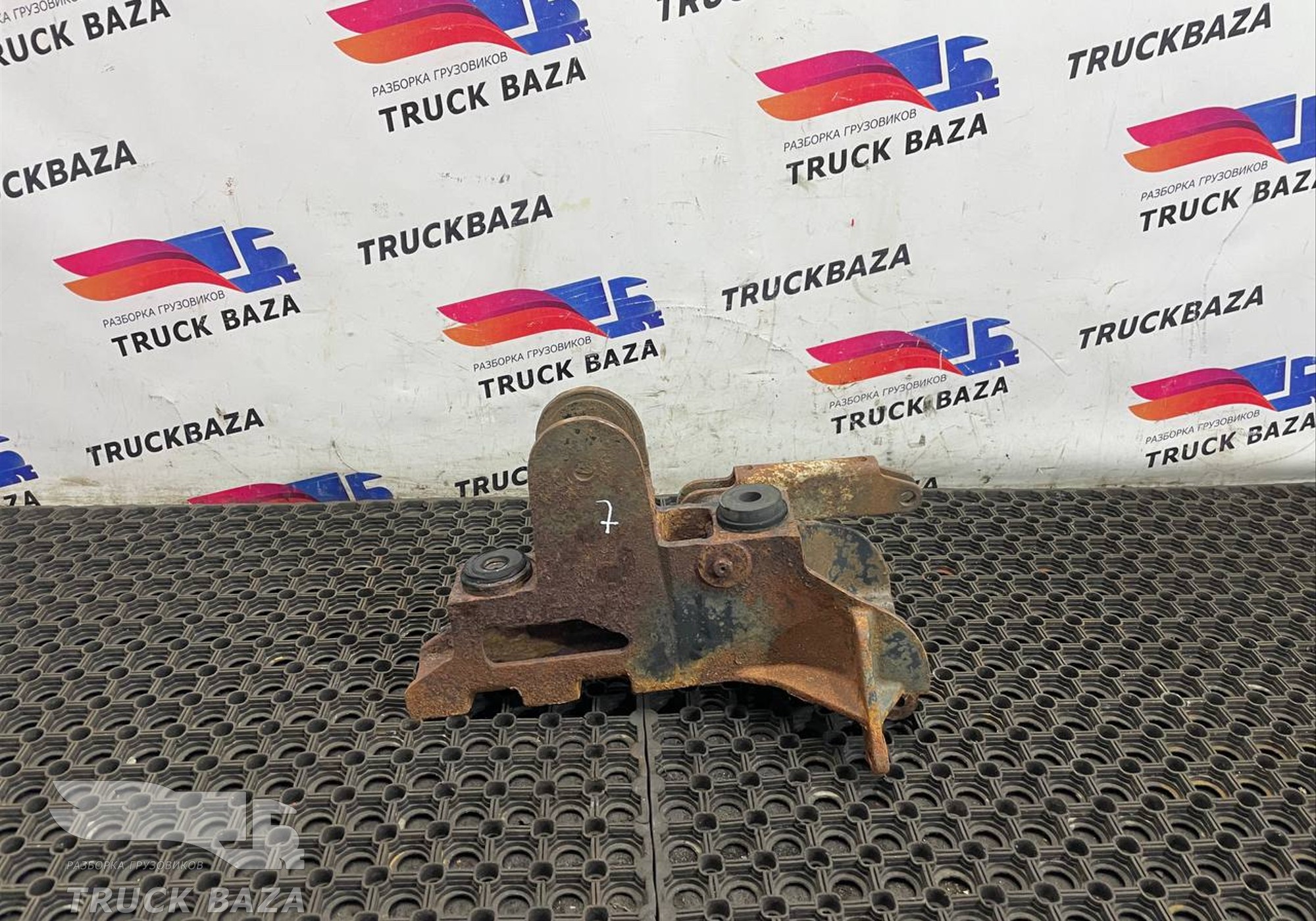 9428910720 Кронштейн кабины передний правый для Mercedes-Benz Actros MP1 (с 1996 по 2003)