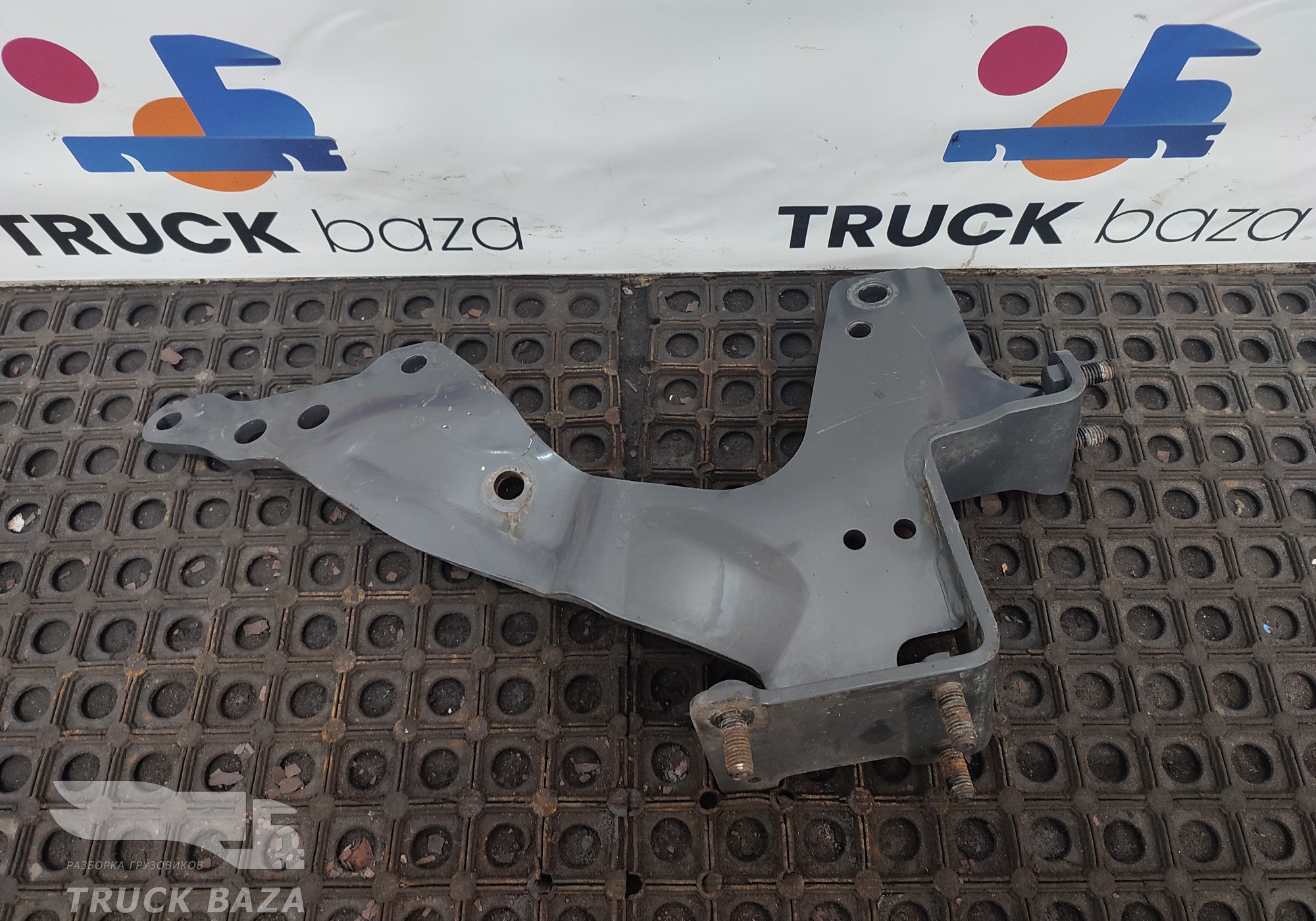 1802166 Кронштейн переднего бампера левый для Scania