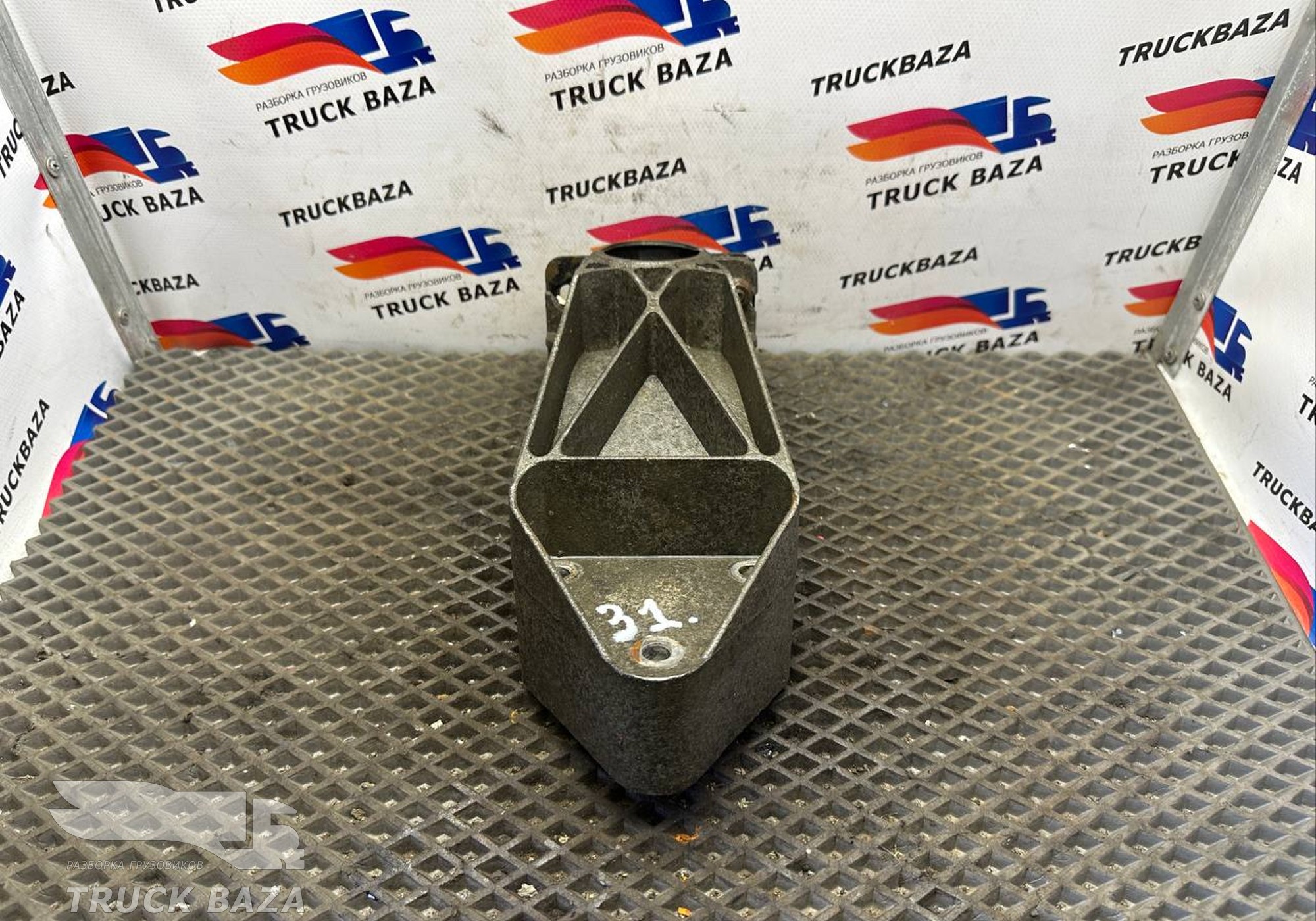 1371225 Кронштейн крепления крыла для Daf CF