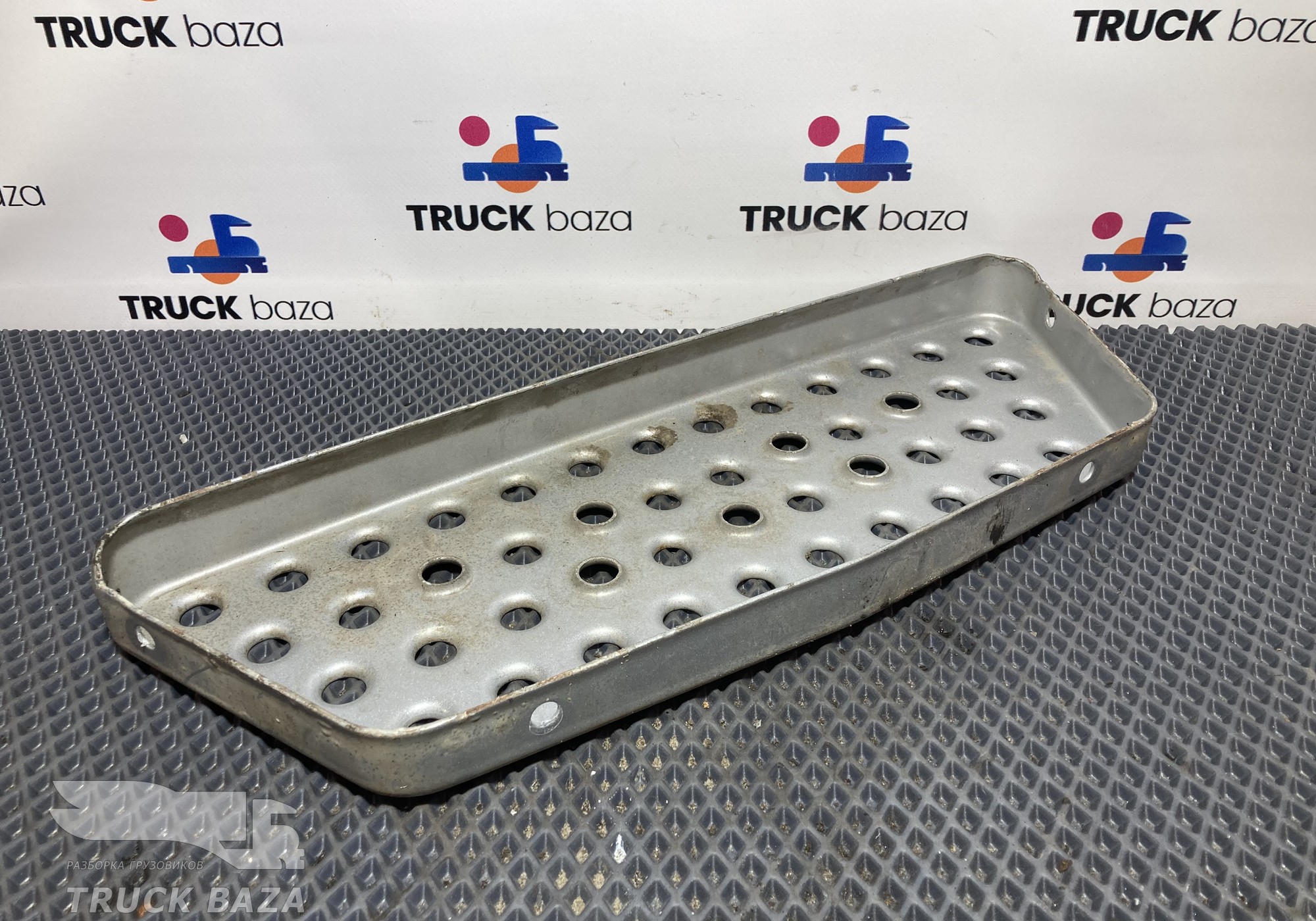 81615100273 Площадка подножки