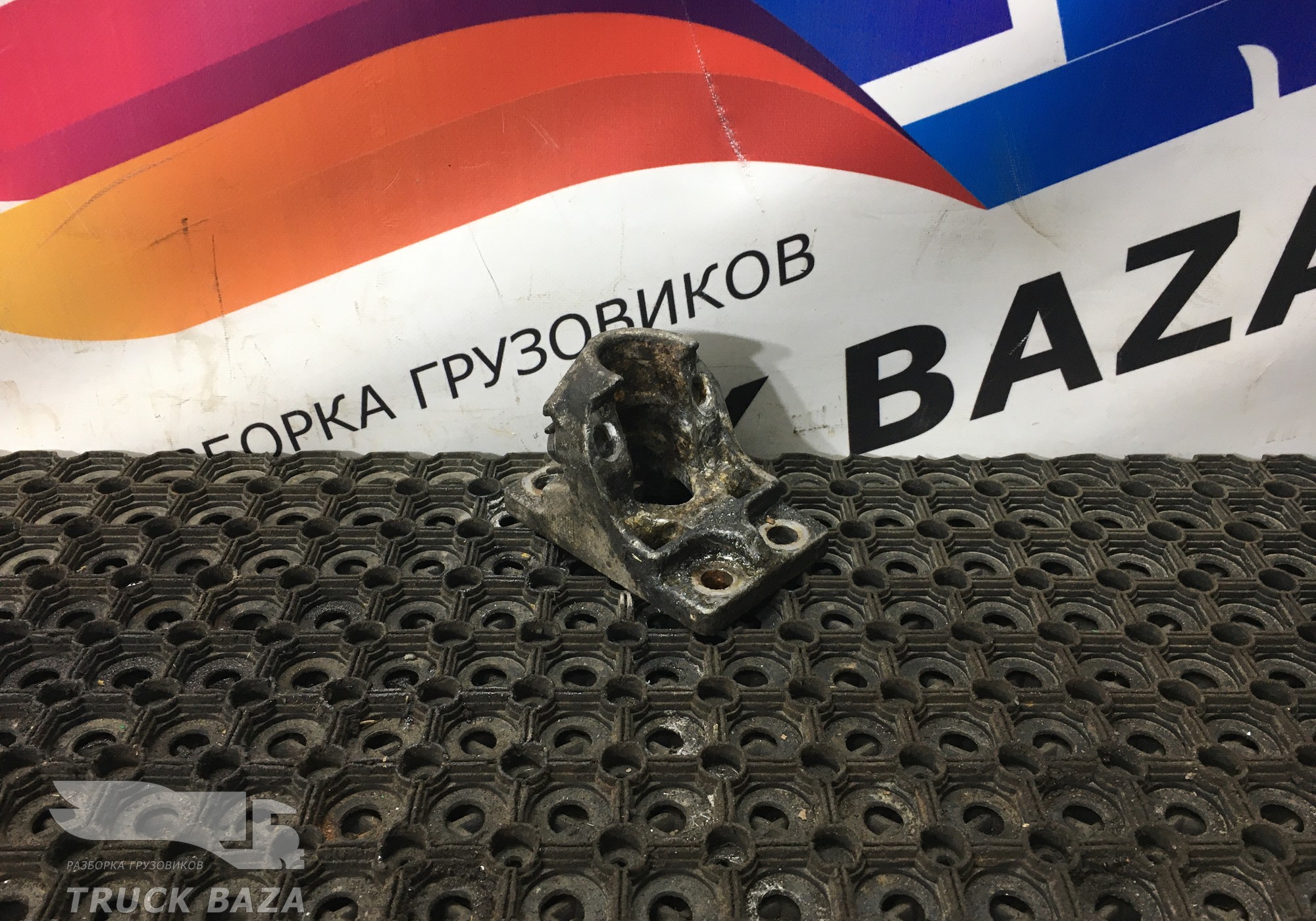 21213202 Кронштейн крыла заднего для Renault Magnum IV DXi (с 2005 по 2013)
