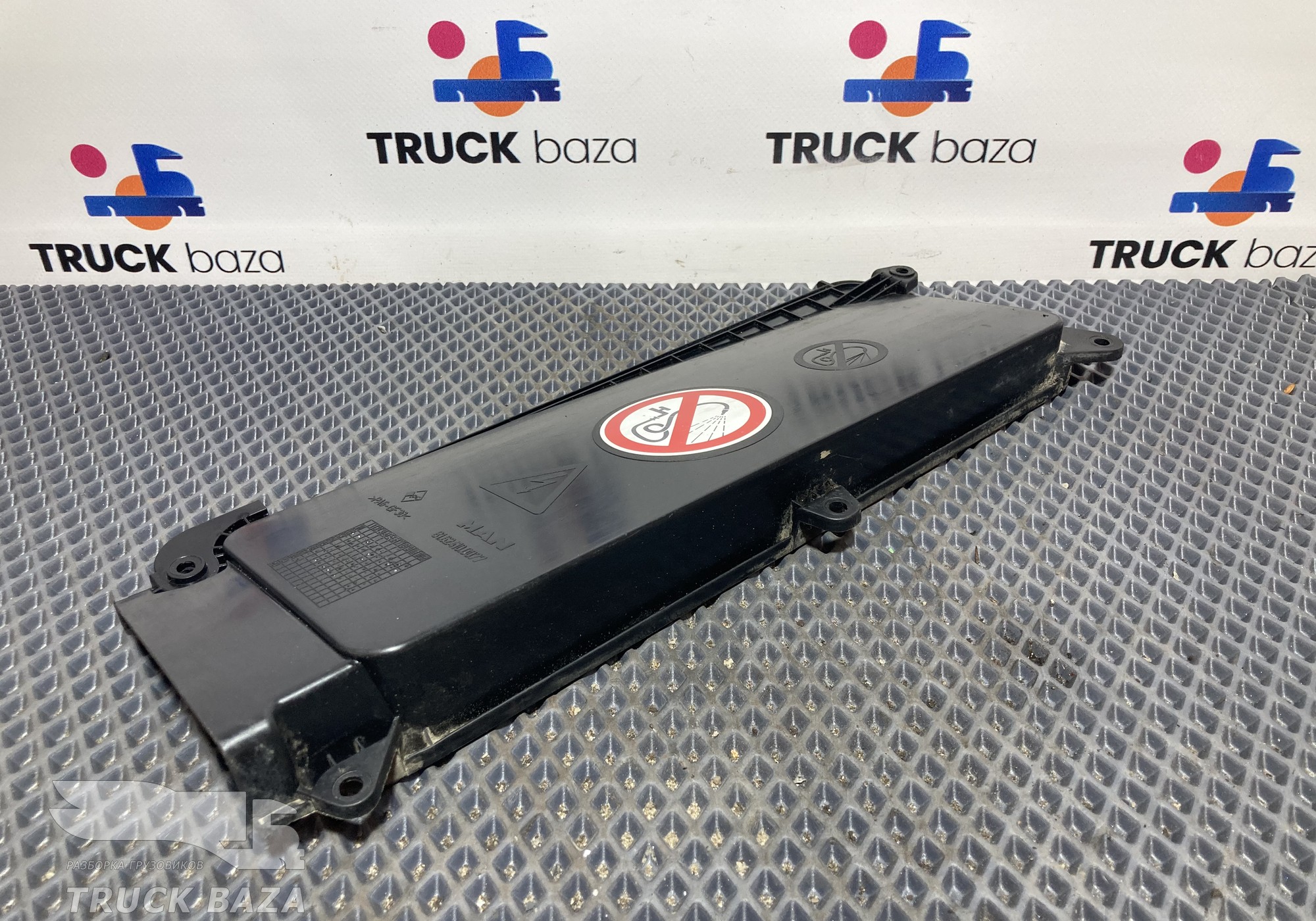 81624100077 Крышка блока предохранителей