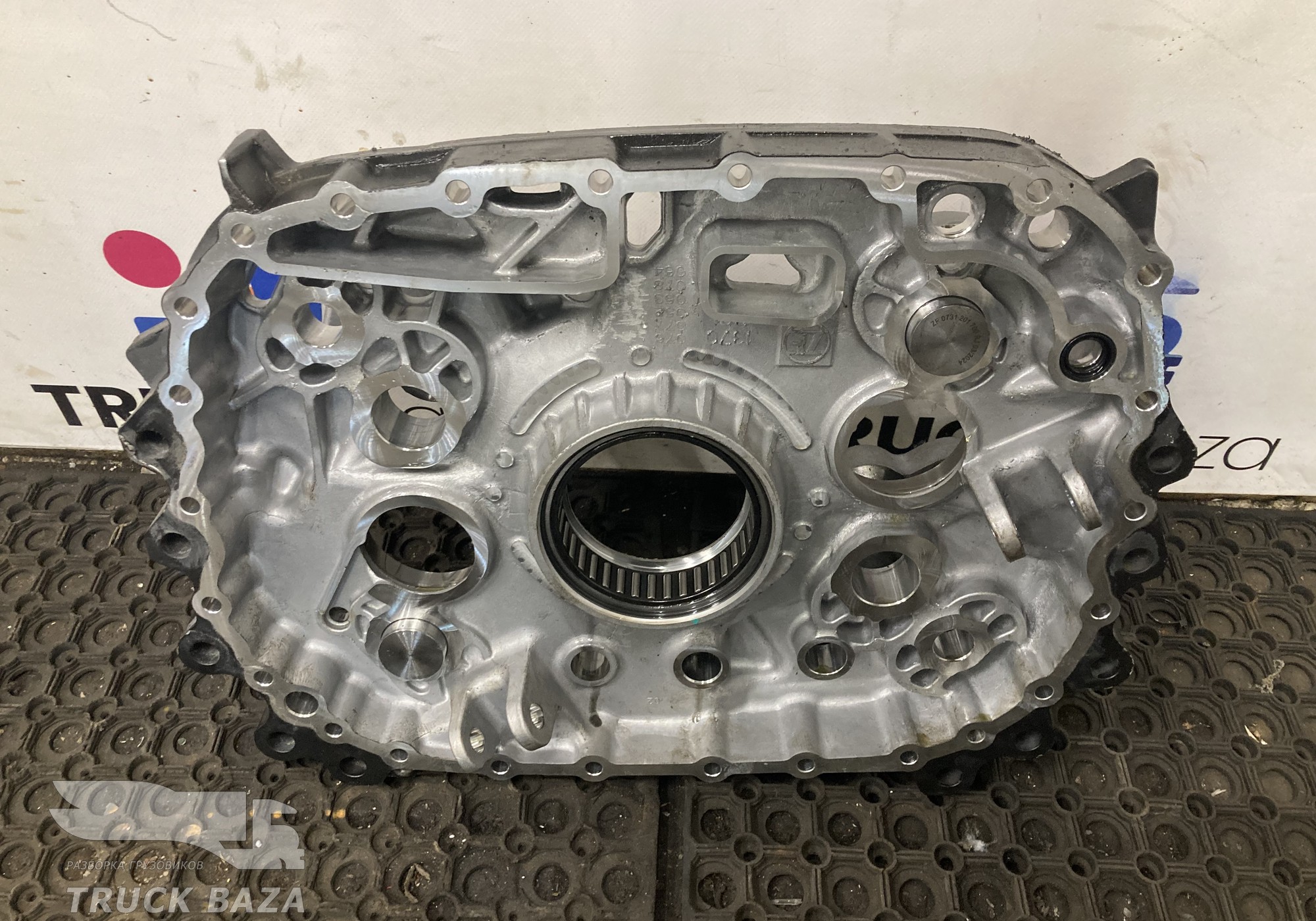 1370401048 Корпус КПП ZF для Faw J7