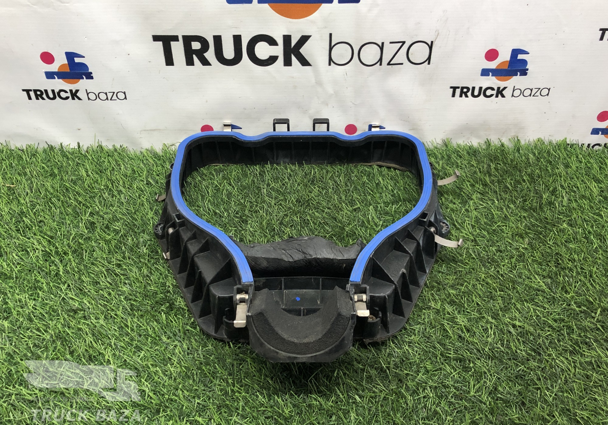 1736908 Рамка кожуха проводов