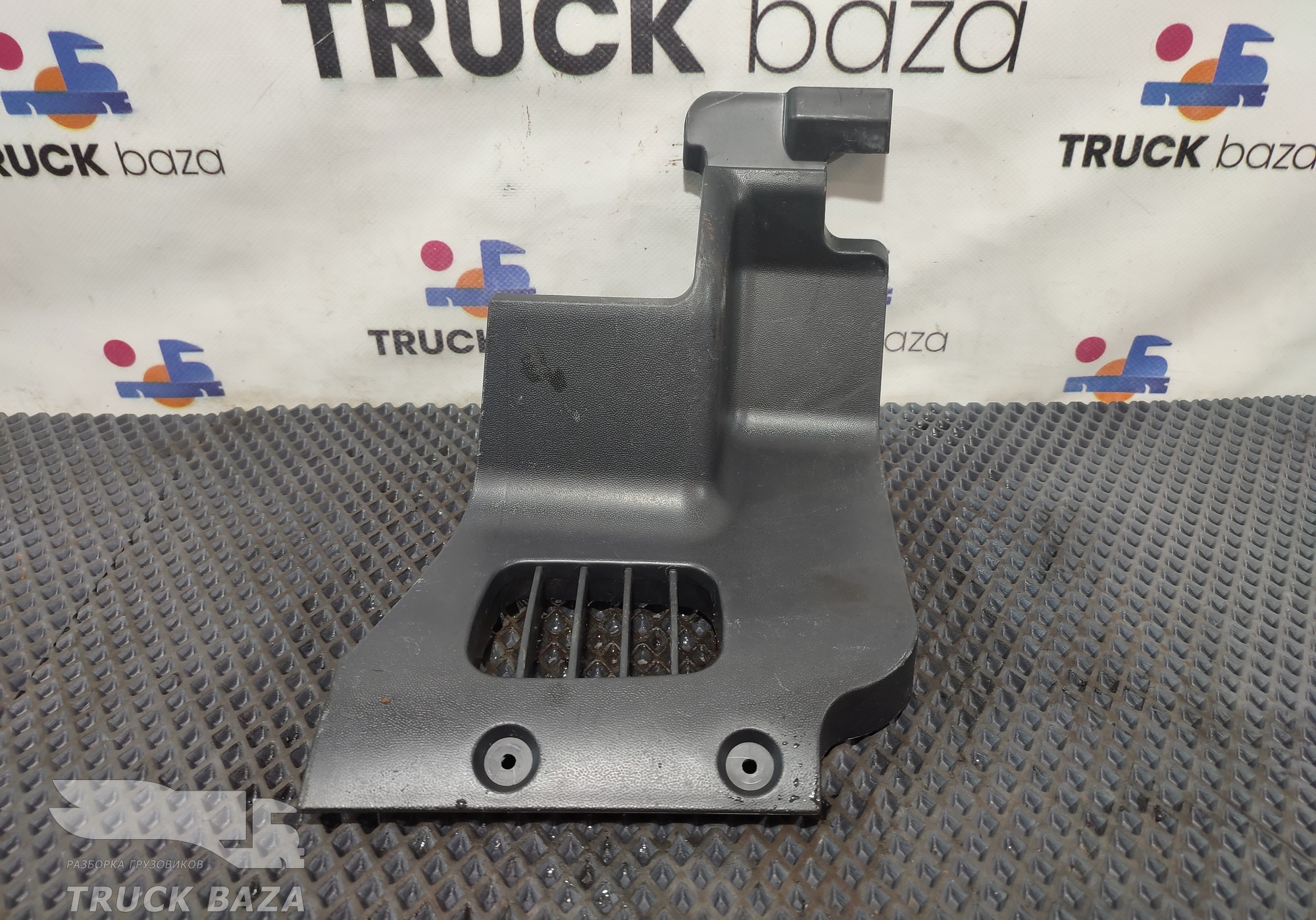 A9406804206 Накладка на торпедо для КАМАЗ