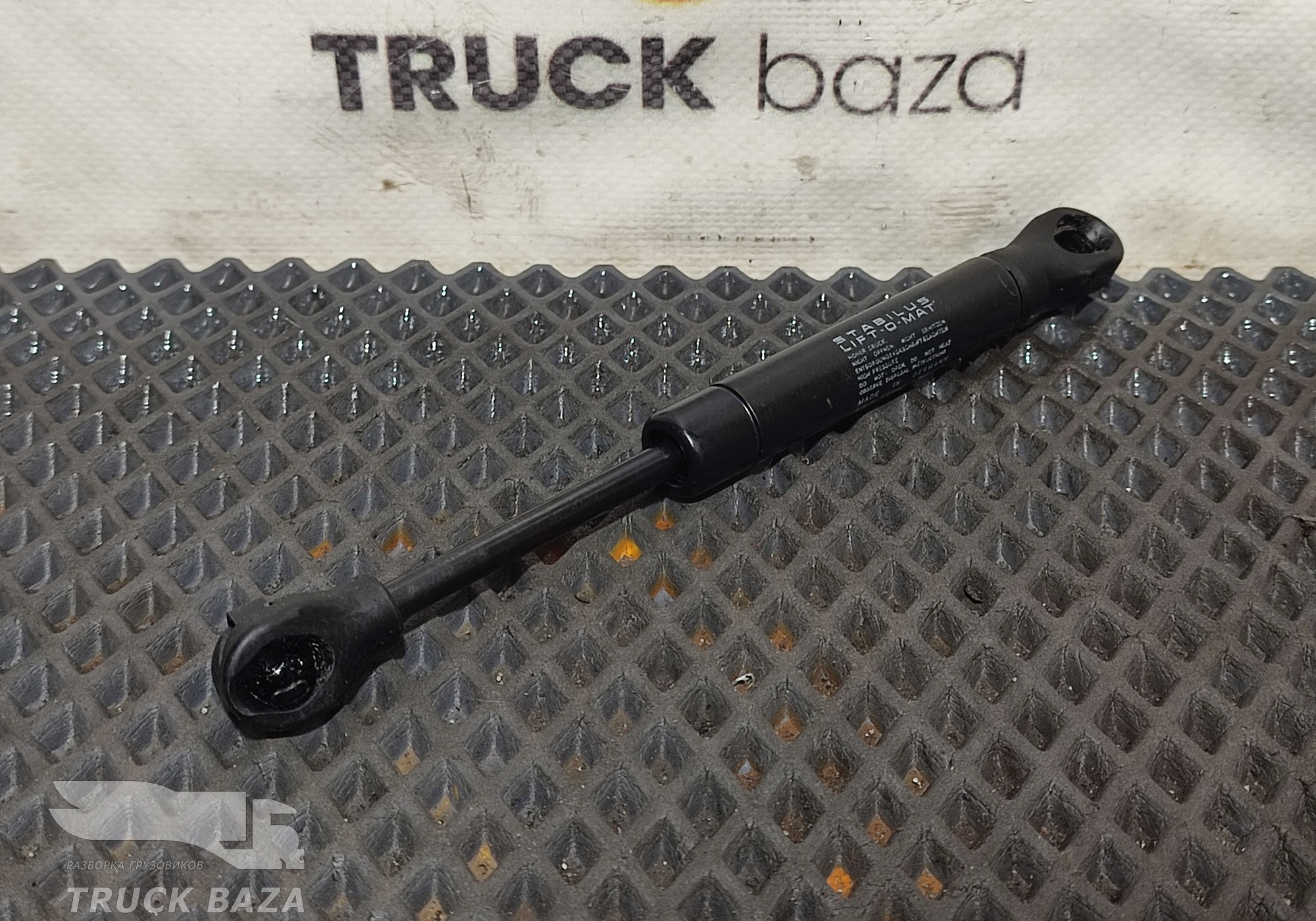 384590 Амортизатор бардачка верхнего для КАМАЗ 54901