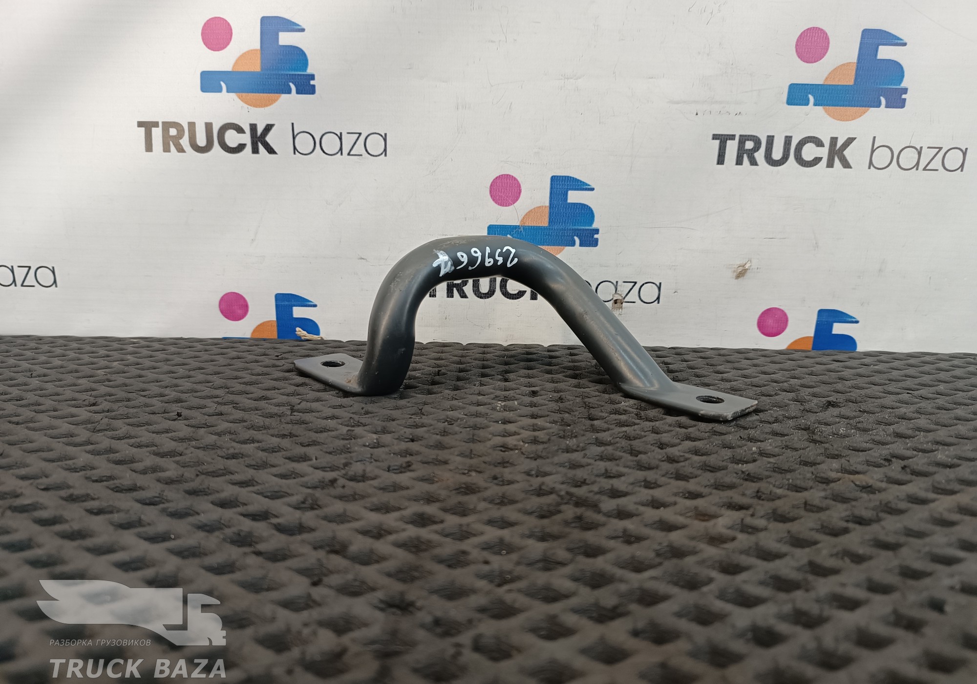 81621580037 Кронштейн нижнего спальника для Man