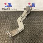 1866051 Кронштейн крыла левого