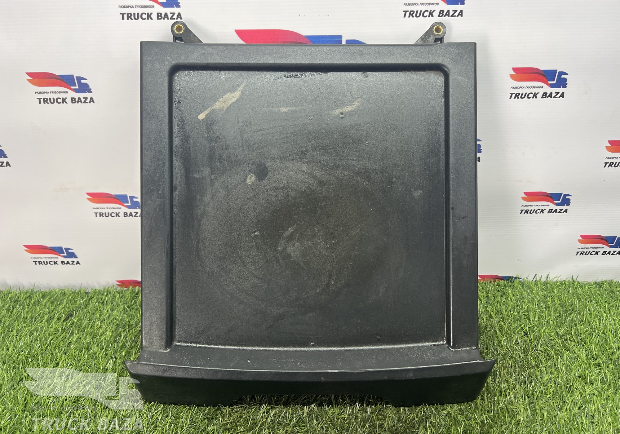 1304872 Полка панели приборов