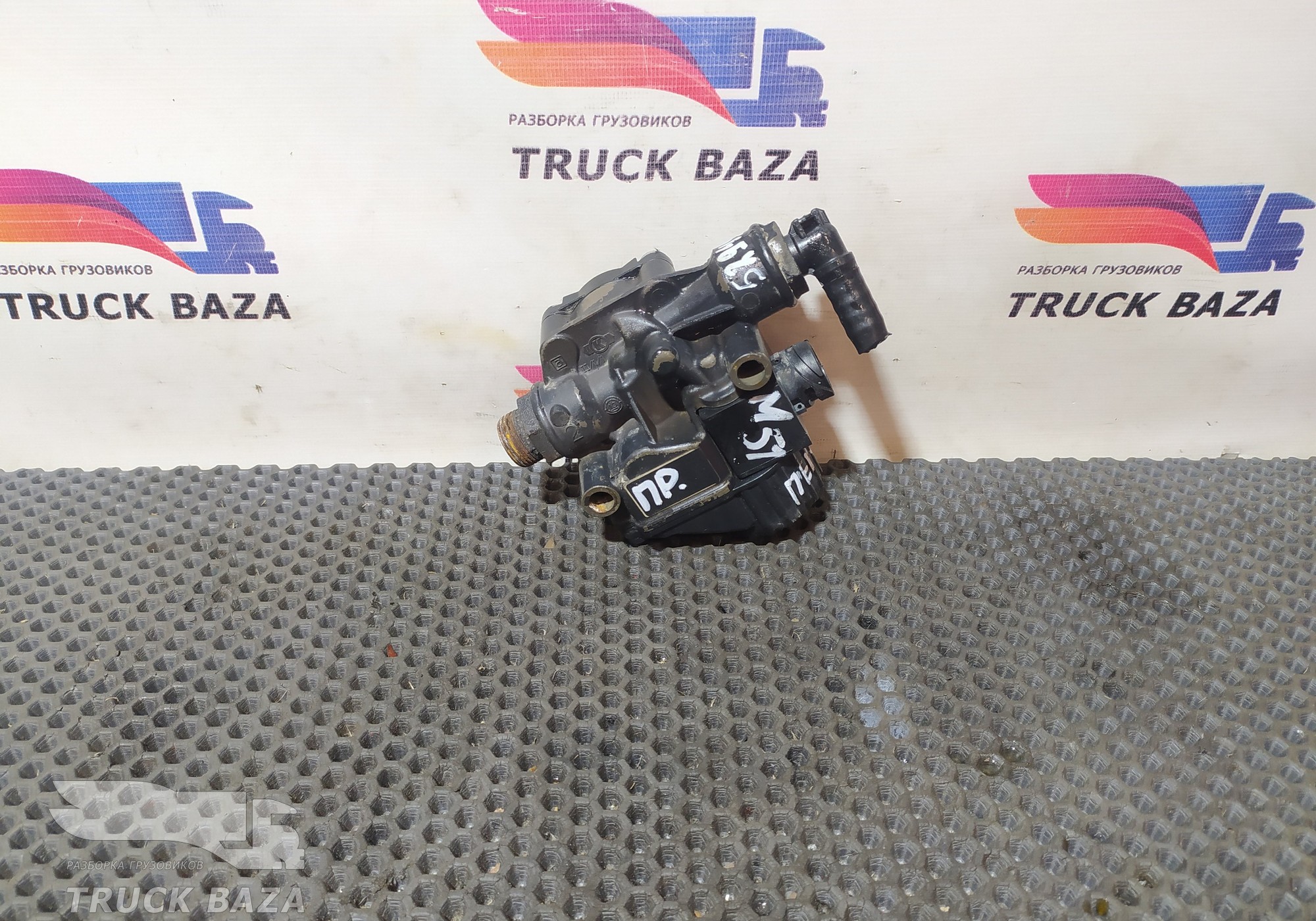 81524526039 Кран ABS для Mercedes-Benz