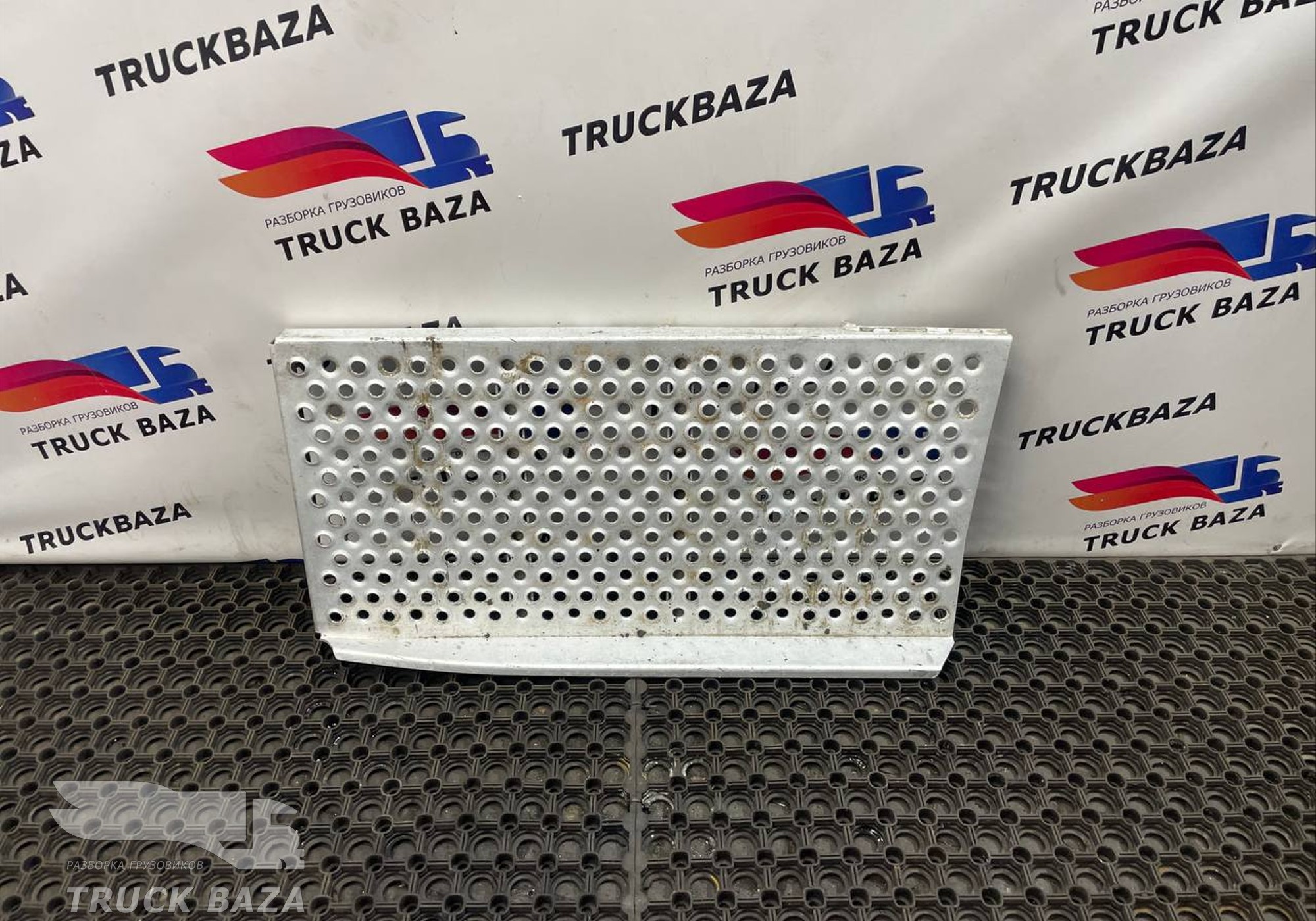 1681703 Трап на раму за кабиной для Daf XF105 (с 2005)