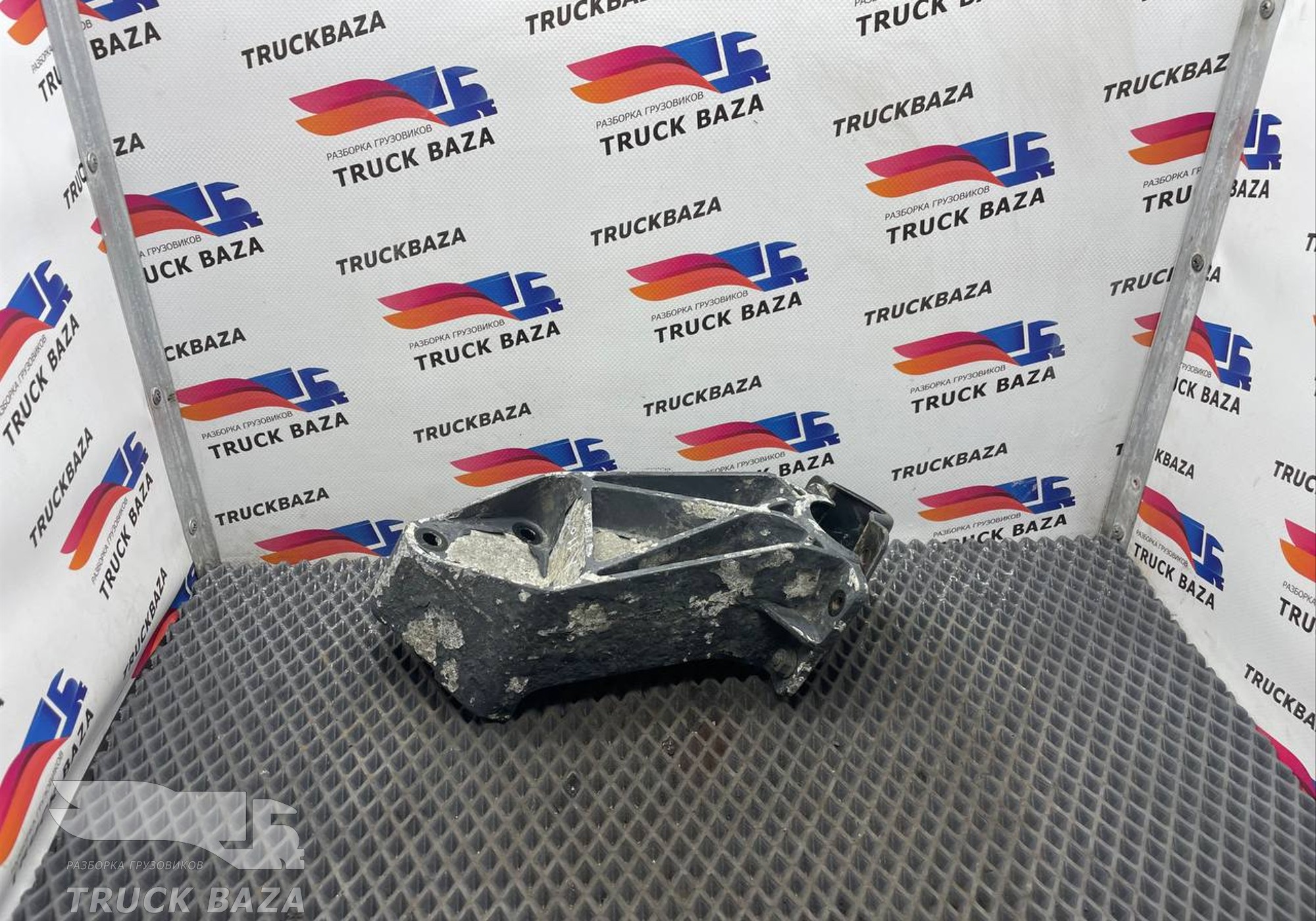 1371225 Кронштейн крепления крыла для Daf XF106 (с 2012)