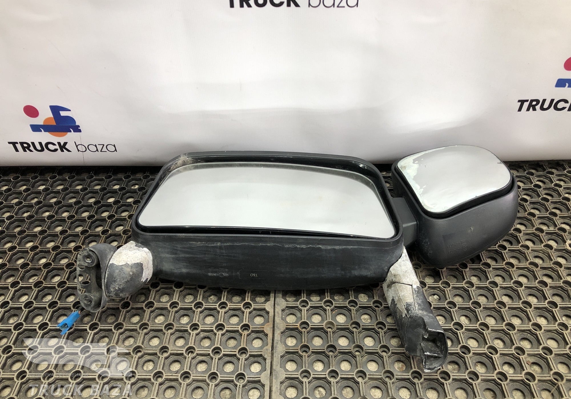 2425815 Зеркало заднего вида боковое левое