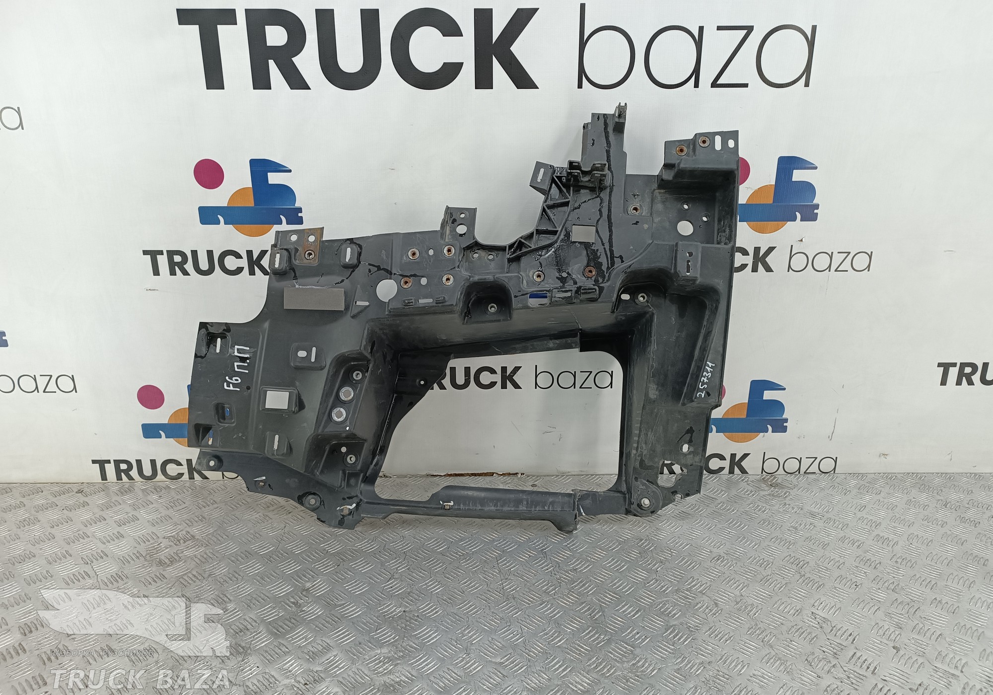 JC4617H070AF Кронштейн фары правой для Ford F-MAX (с 2018)