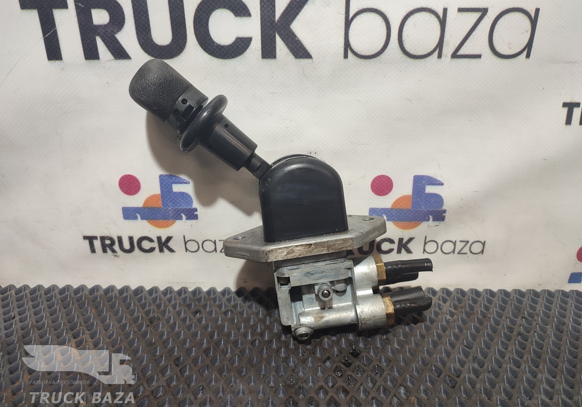 81523156208 Кран ручного тормоза