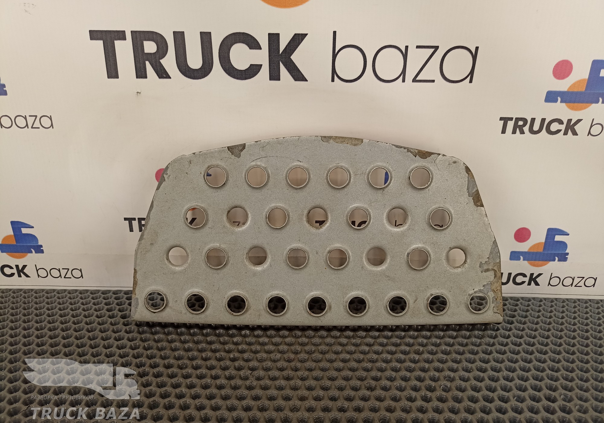 81615105187 Площадка подножки