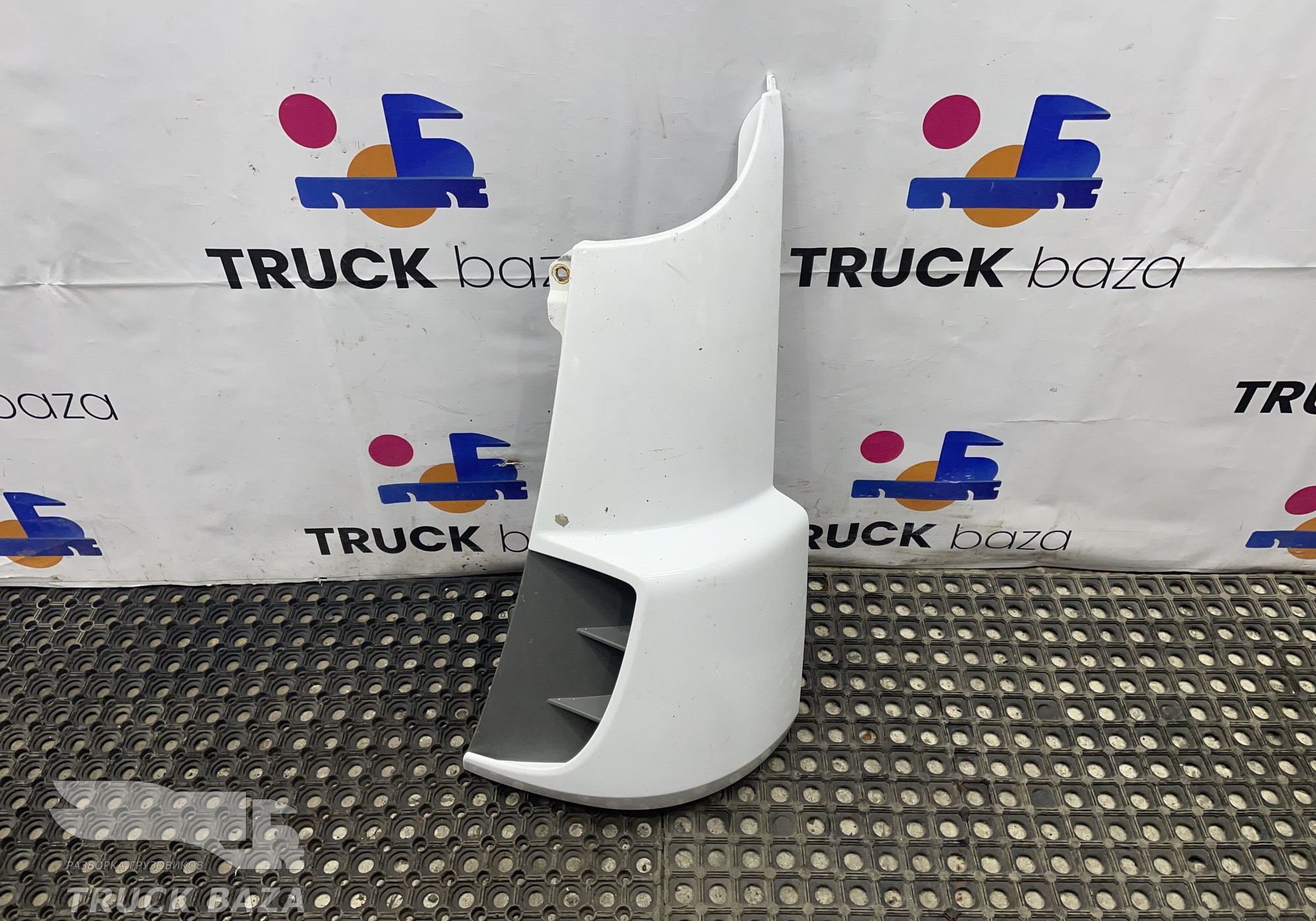 9438842922 Дефлектор кабины левый для Mercedes-Benz Actros MP3 (с 2008)