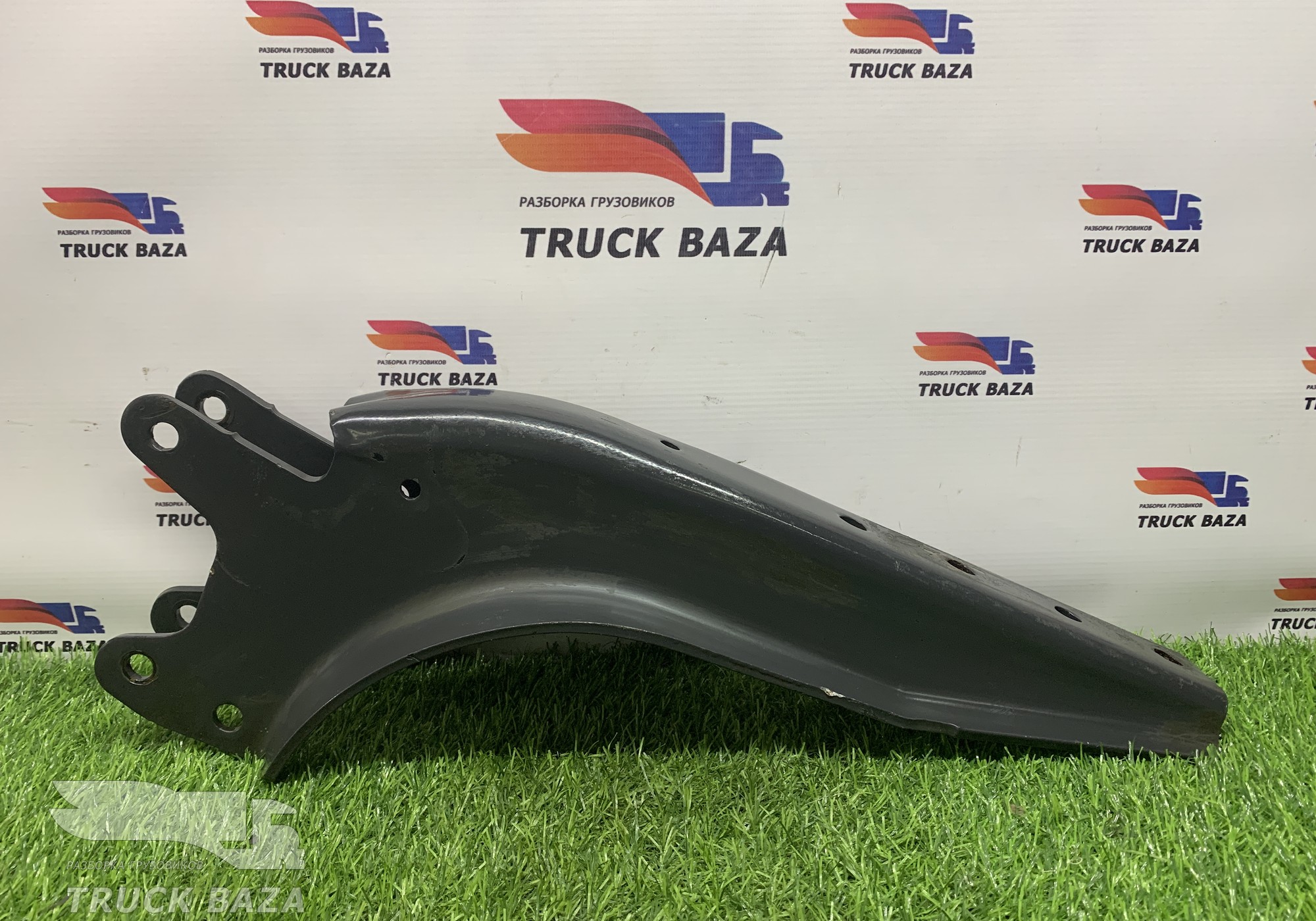 1490910 Кронштейн замка кабины правый