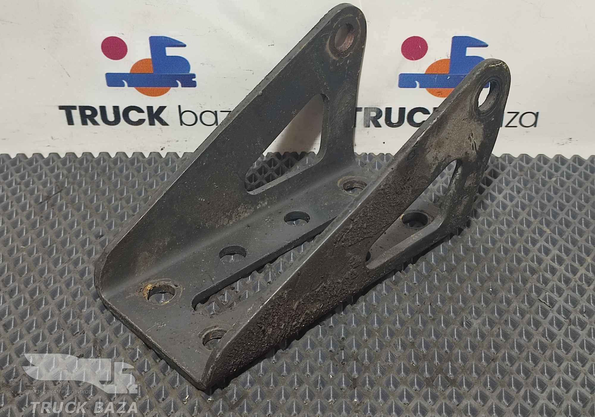 1854534 Кронштейн амортизатора заднего