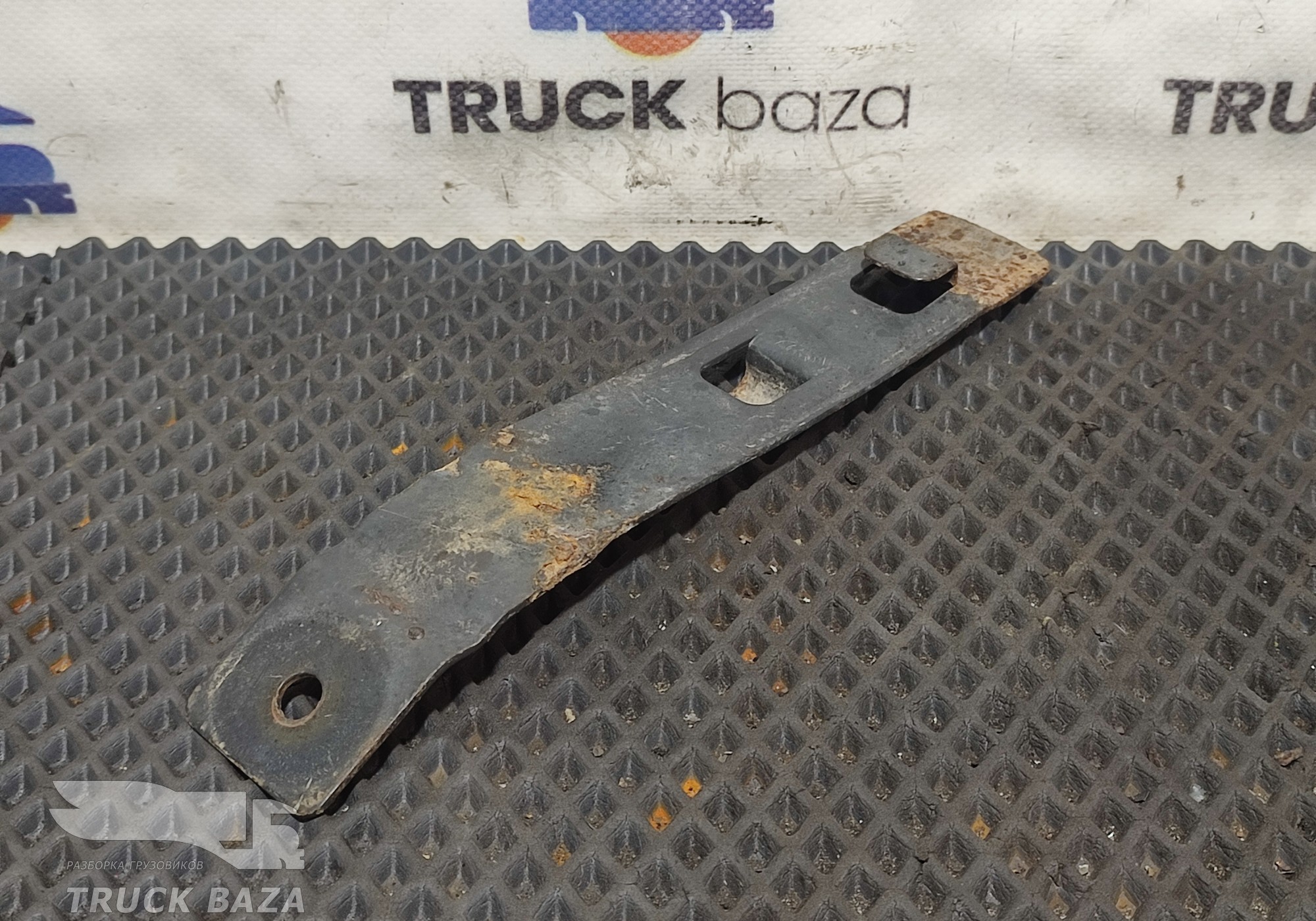 1383520 Кронштейн крыла заднего