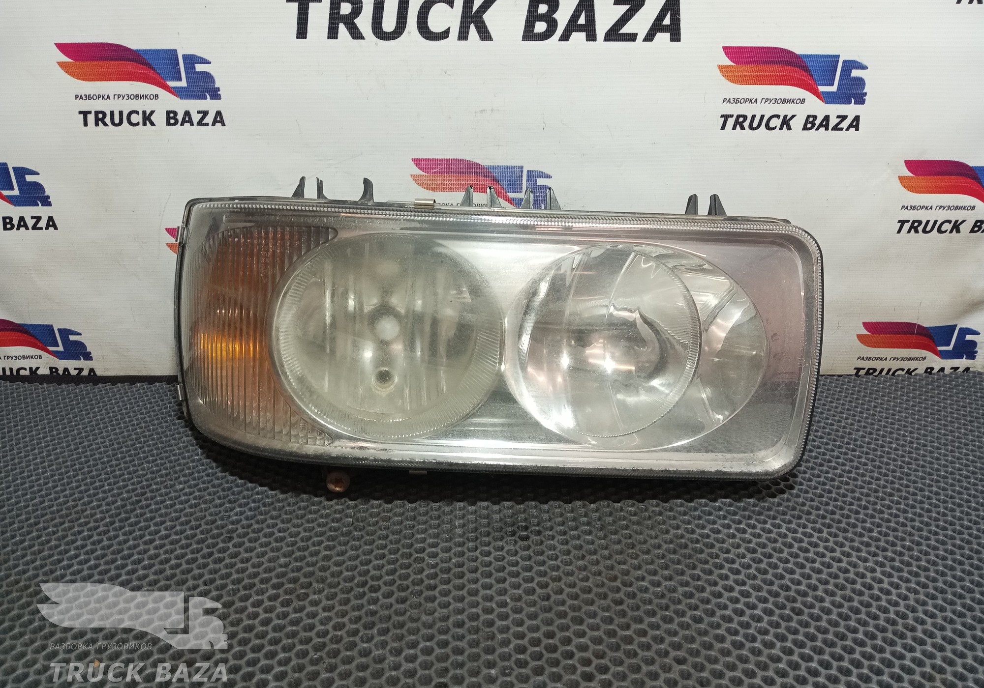 1743691 Фара правая