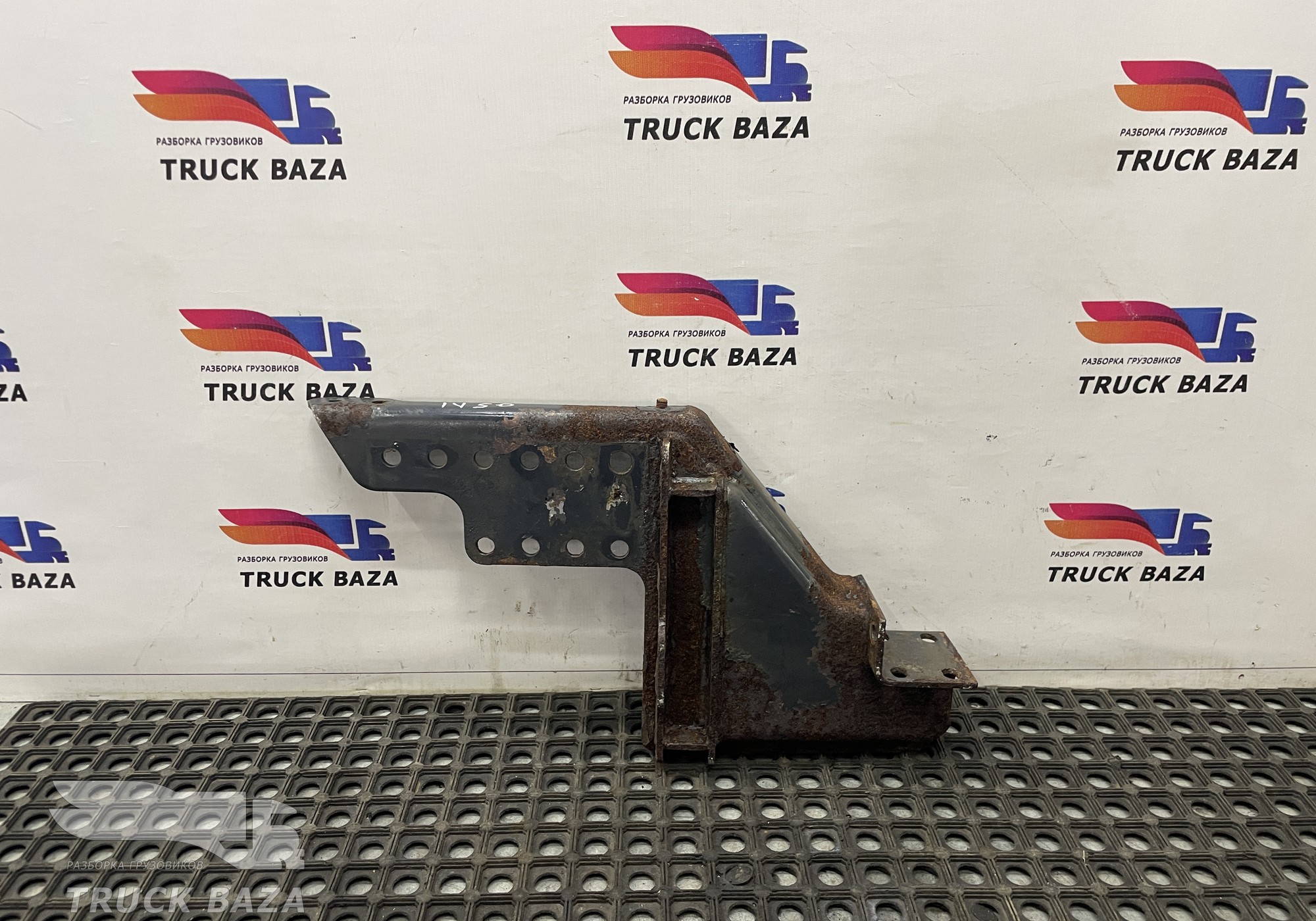 41298020 Кронштейн усилителя бампера правый для Iveco