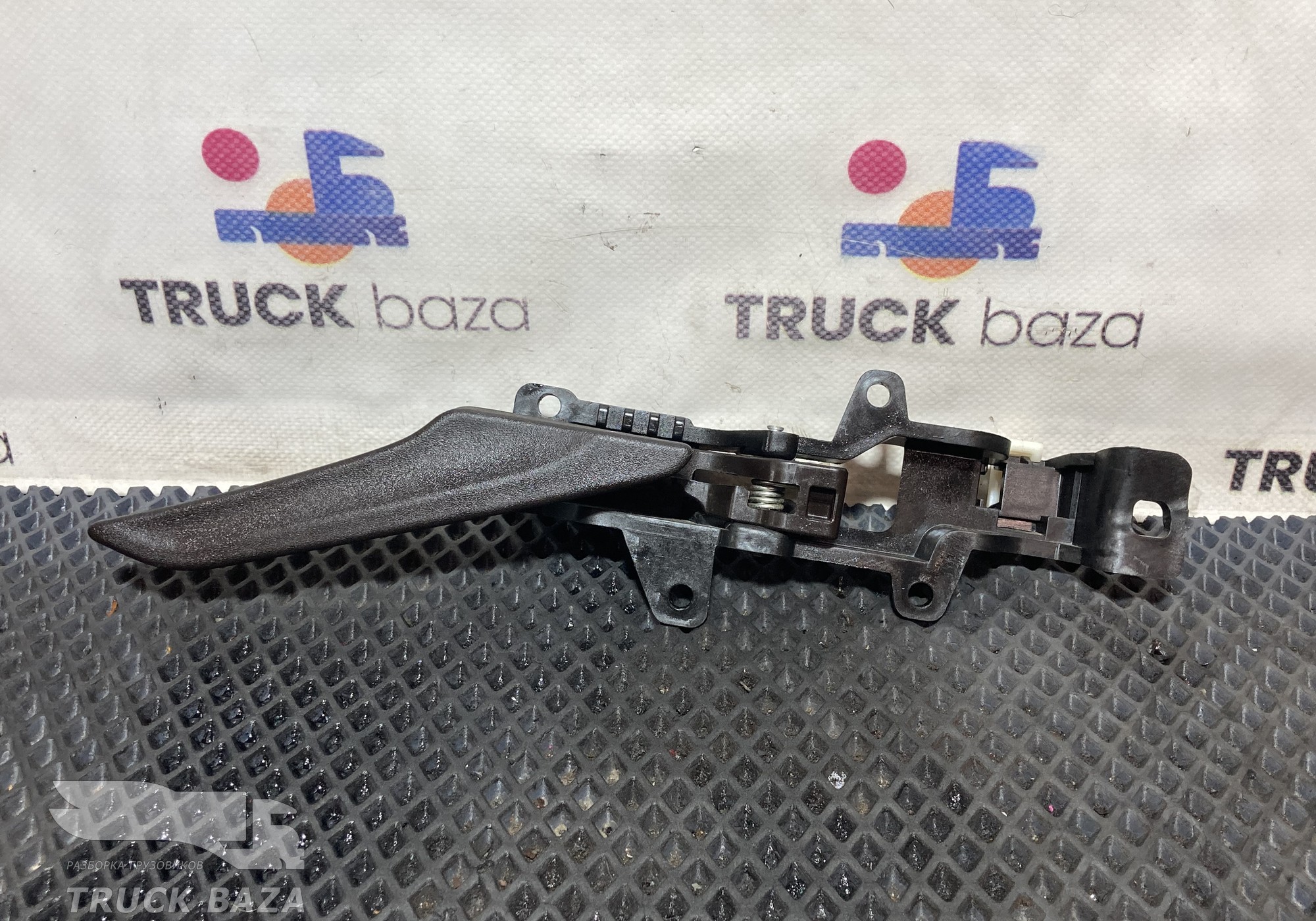 549016105180 Ручка двери внутренняя правая для КАМАЗ 54901