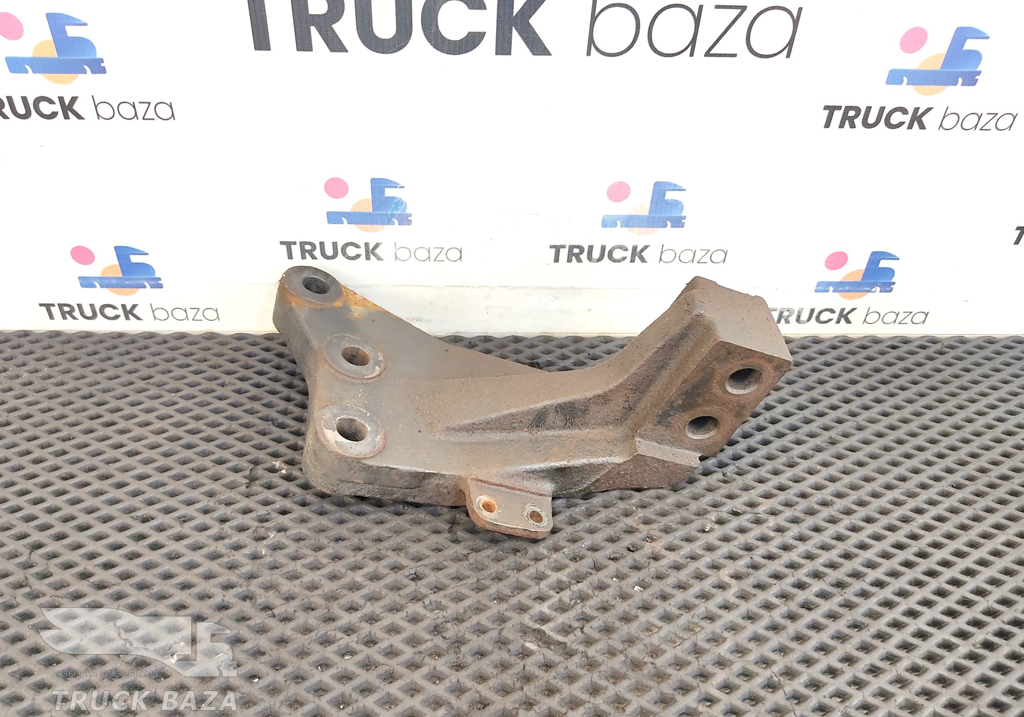 500307189 Кронштейн двигателя передний левый для Iveco