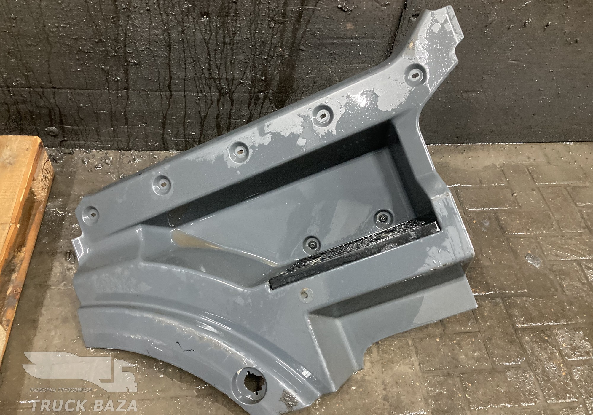 81615200082 Корпус подножки правый для Man TGX TG3 (с 2020)