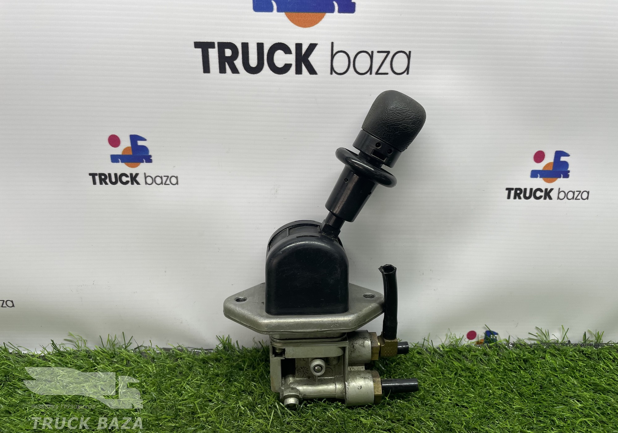 81523156208 Кран ручного тормоза