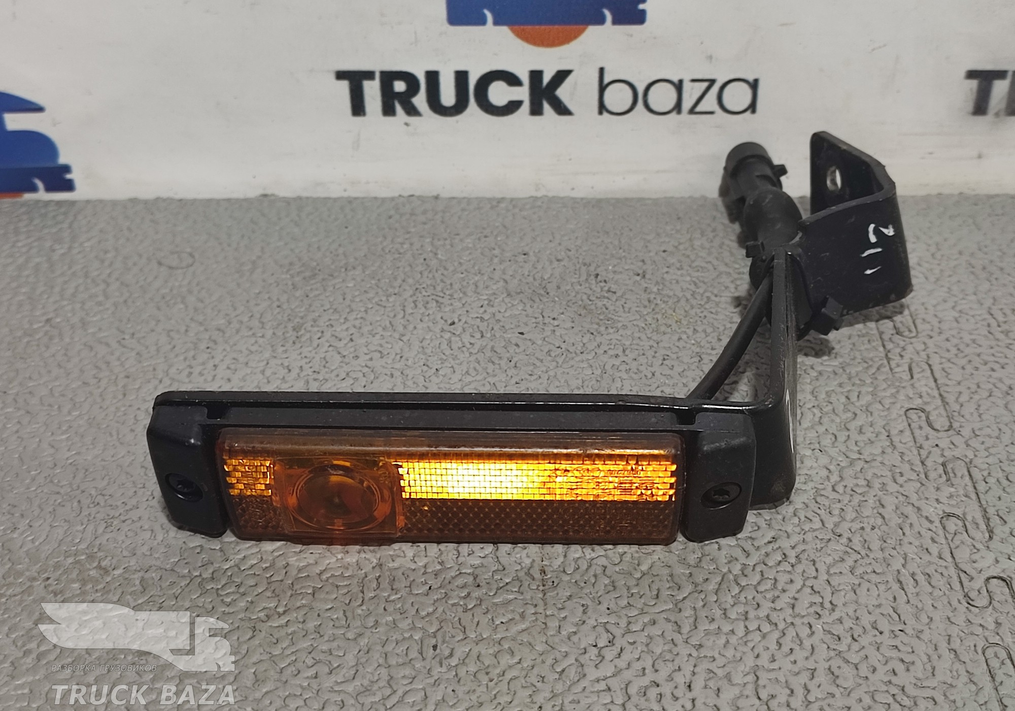 1862083 Фонарь габаритный