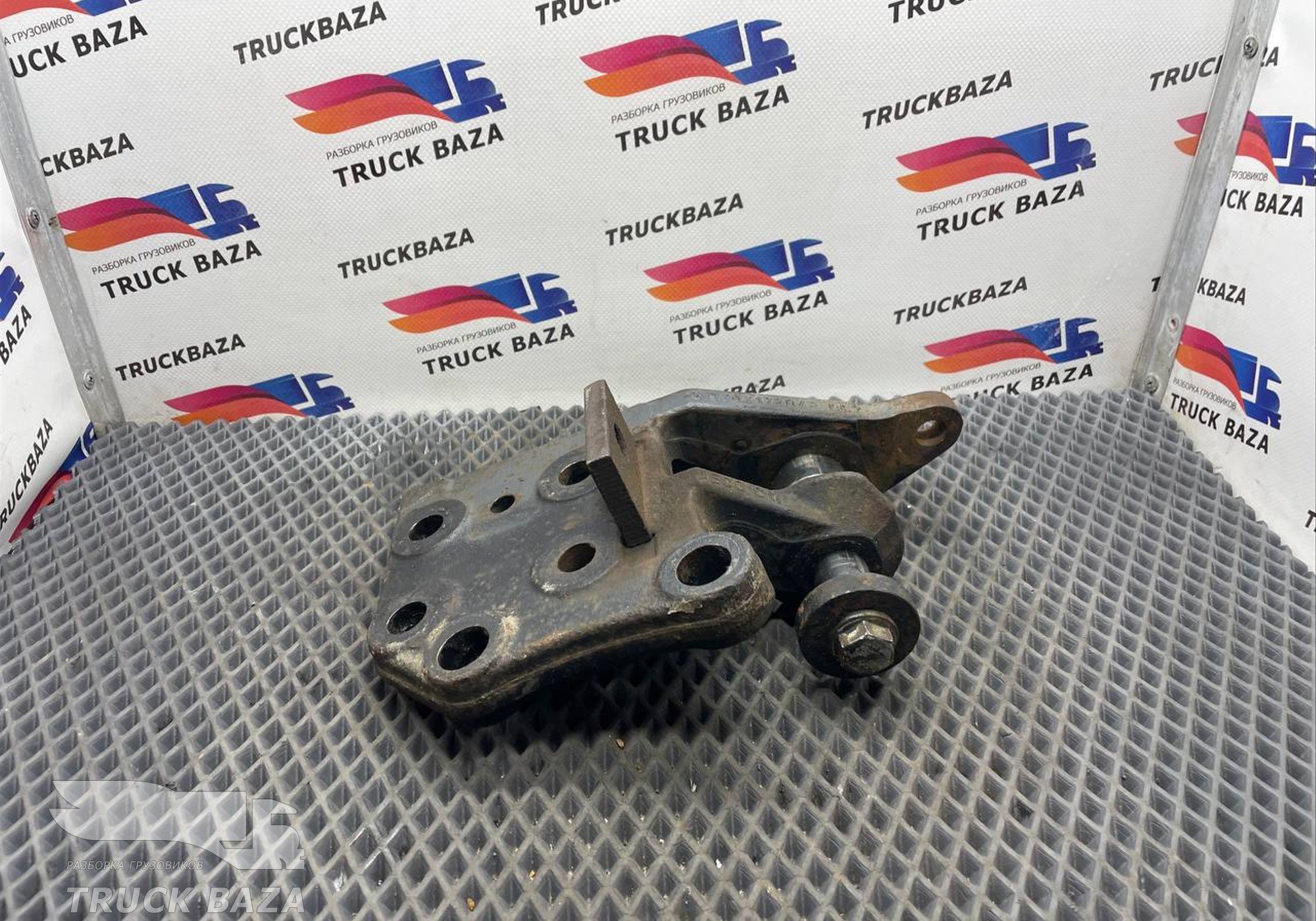 9303172042 Кронштейн торсиона левый для Mercedes-Benz Actros MP3 (с 2008)