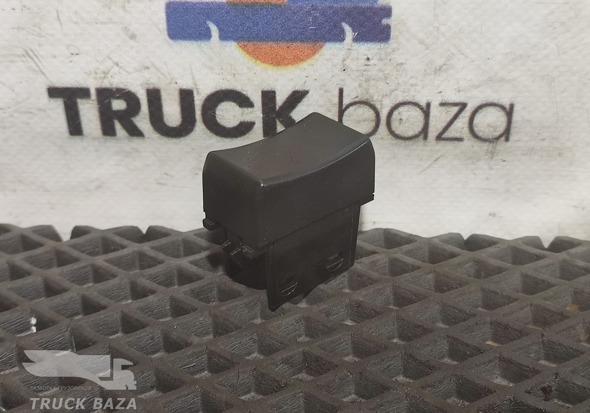 82303552 Заглушка кнопки для Volvo FH 4 (с 2012)