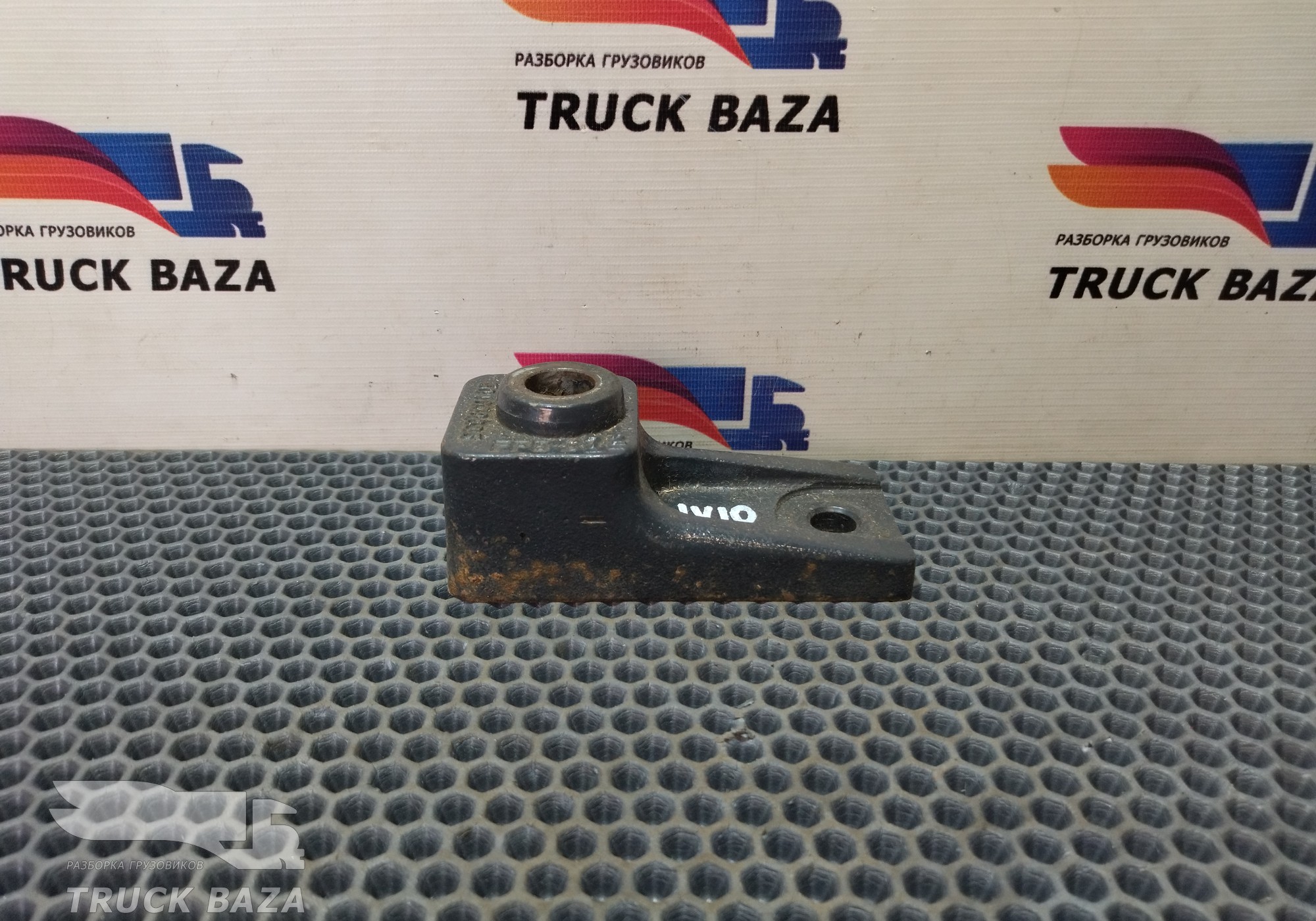 504038635 Кронштейн амортизатора переднего для Iveco