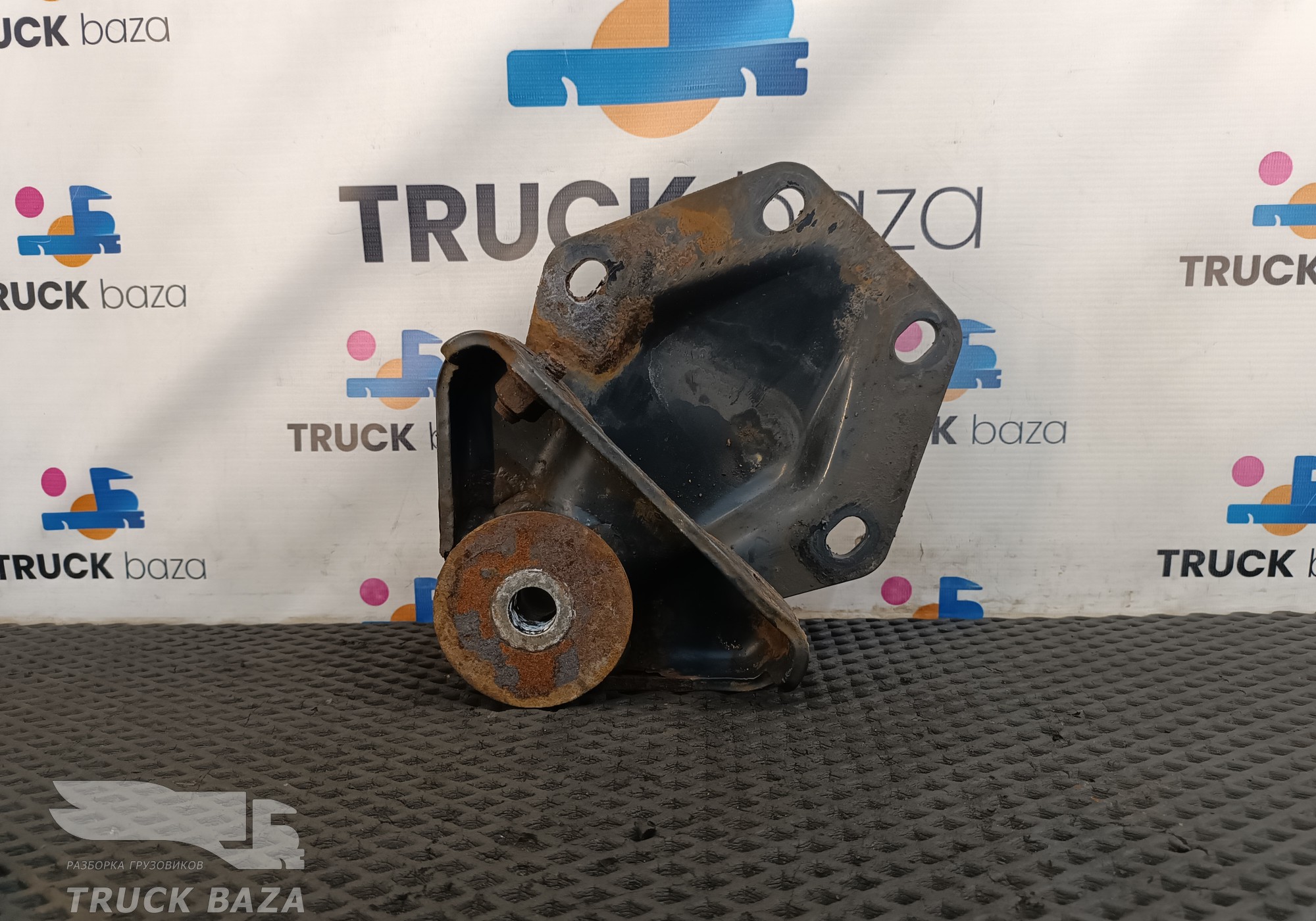 8161651 Кронштейн рессоры передней задний для Iveco Stralis II Hi-Way (с 2012)