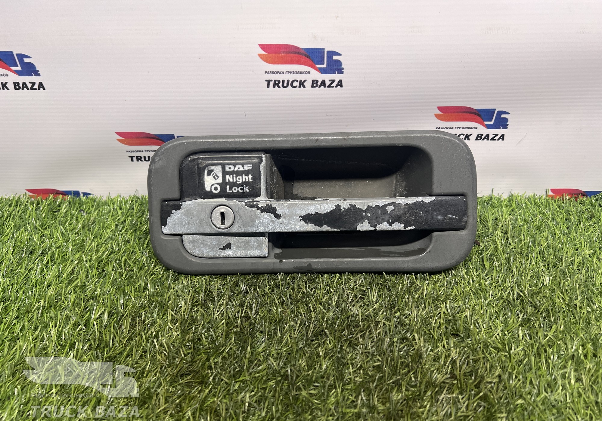 1305480 Ручка двери наружная правая