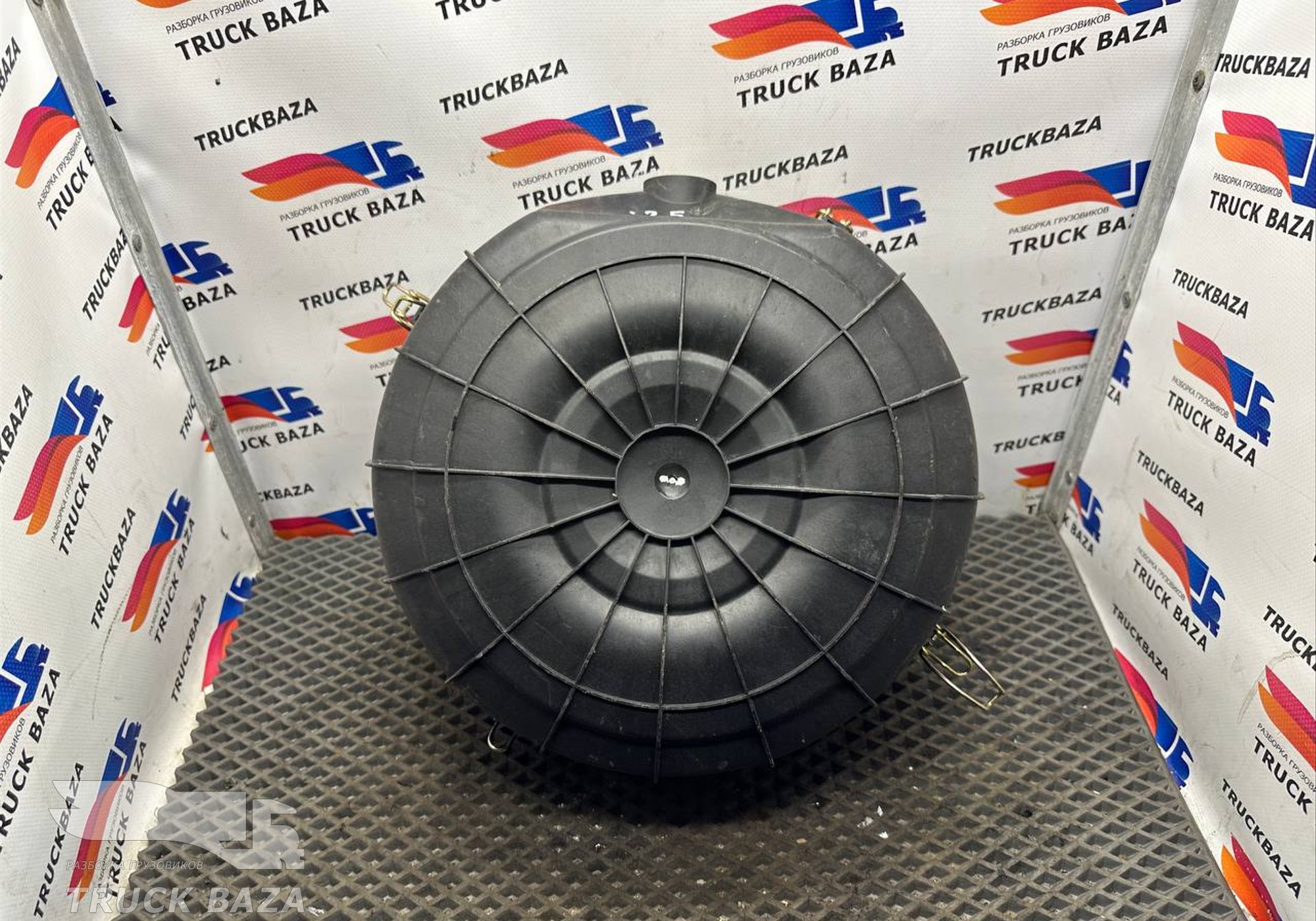 D0314000028 Крышка корпуса воздушного фильтра для Sinotruk Sitrak C7H