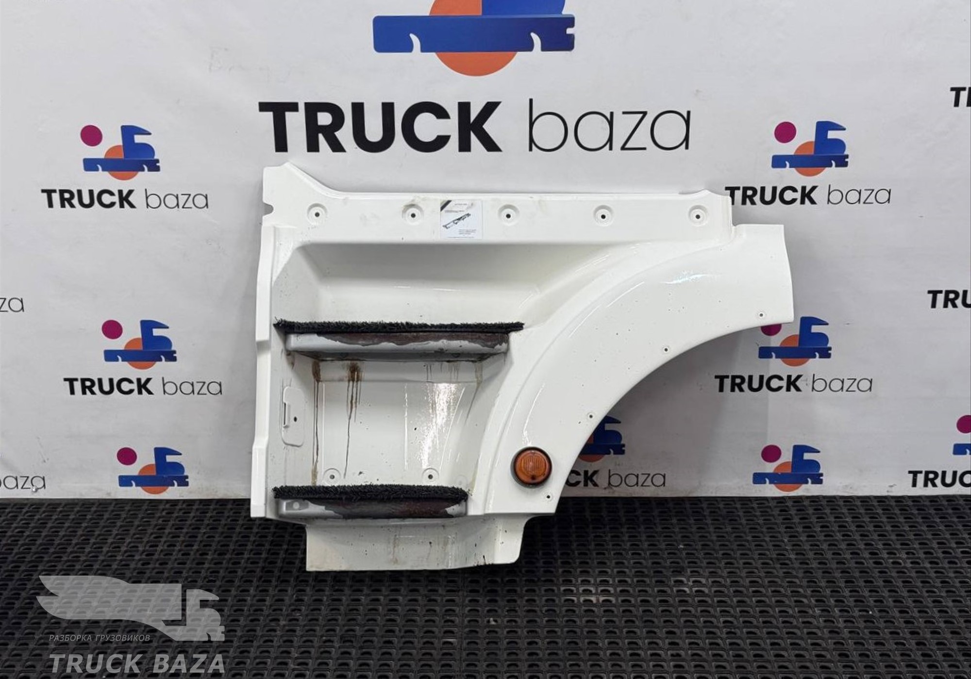 81615100915 Корпус подножки левый для Man TGX II (с 2012)