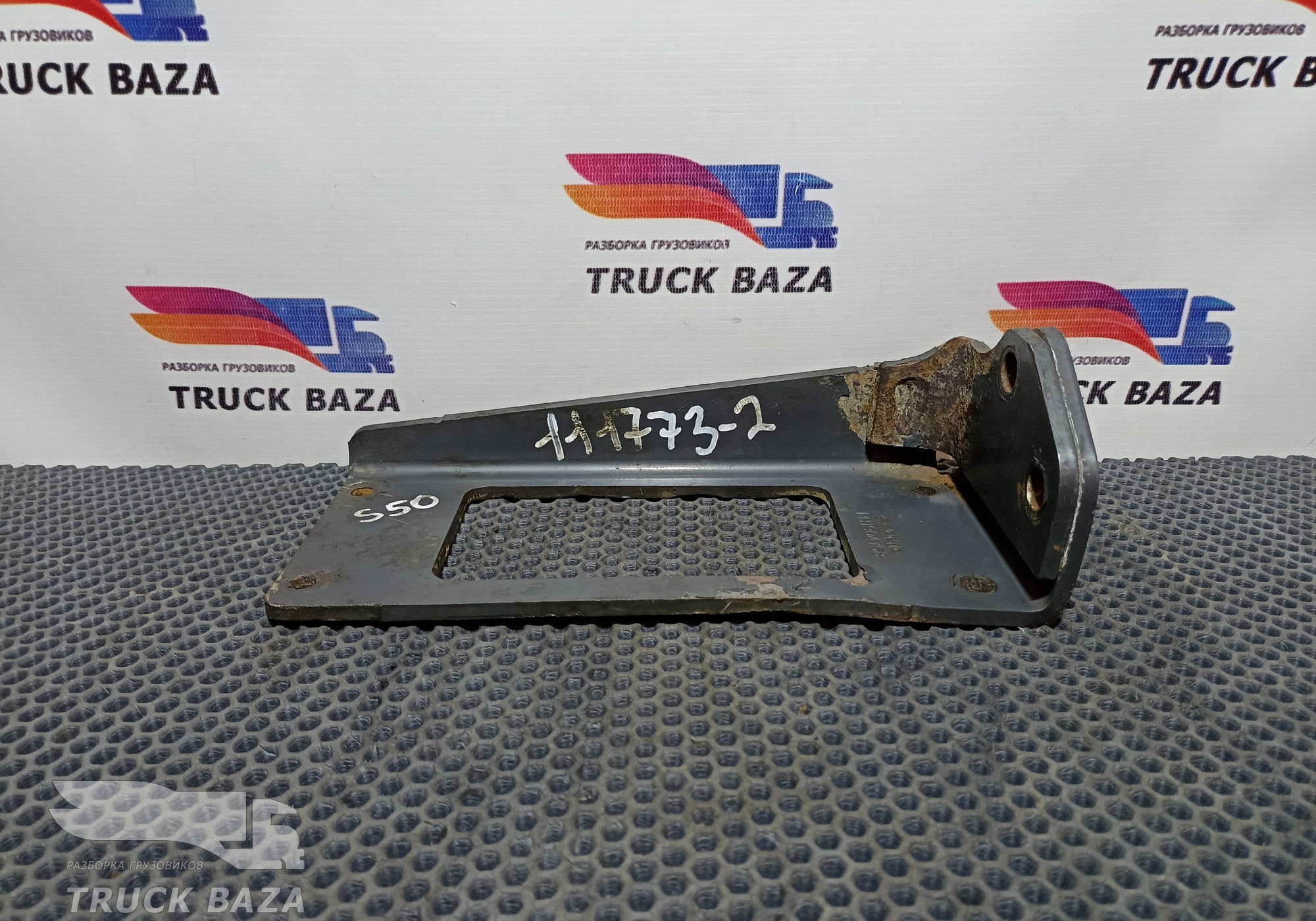 1904758 Кронштейн противооткатного упора справа для Scania 5-series G (с 2004 по 2016)
