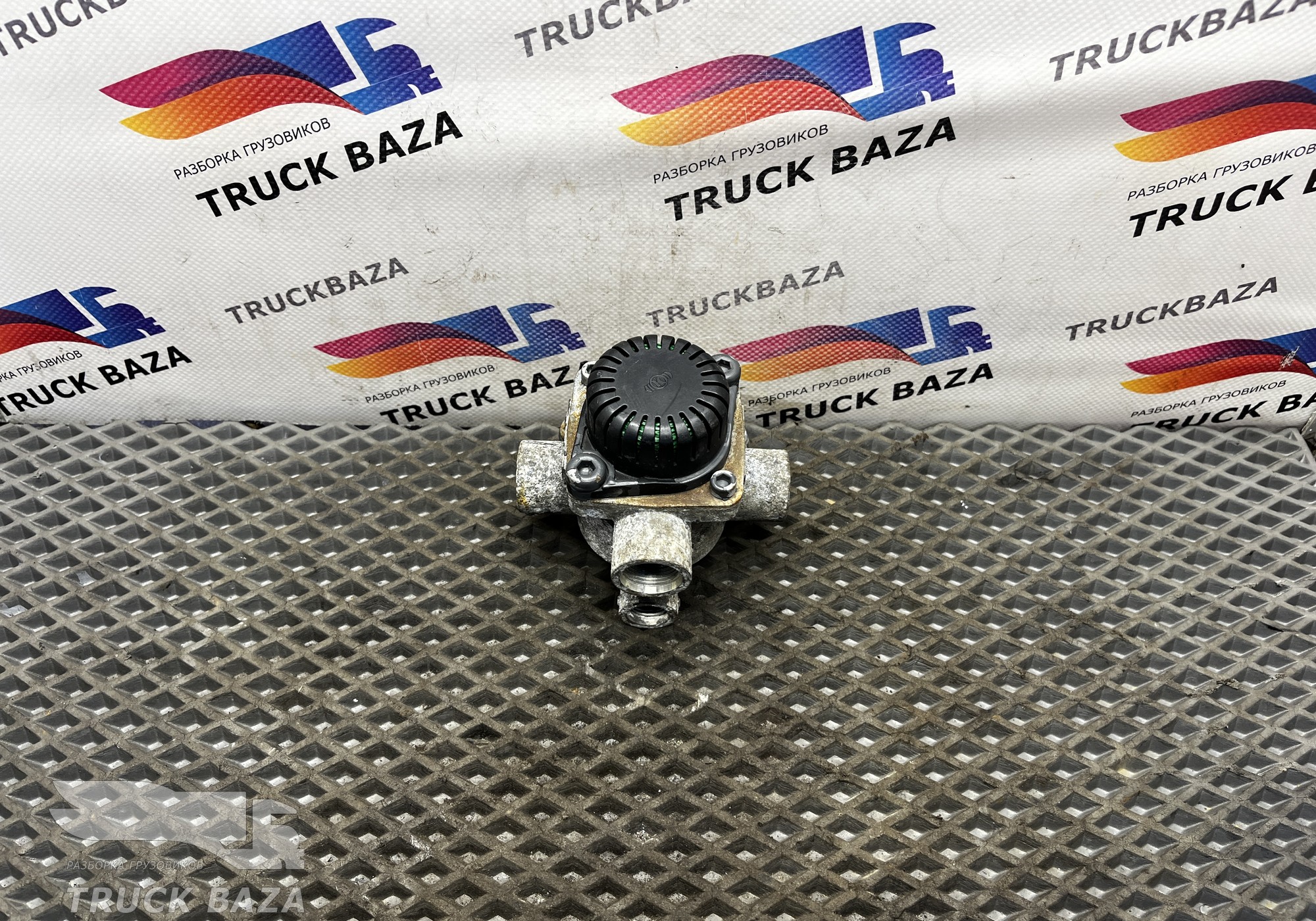 1360613 Клапан ускорительный для Daf XF95